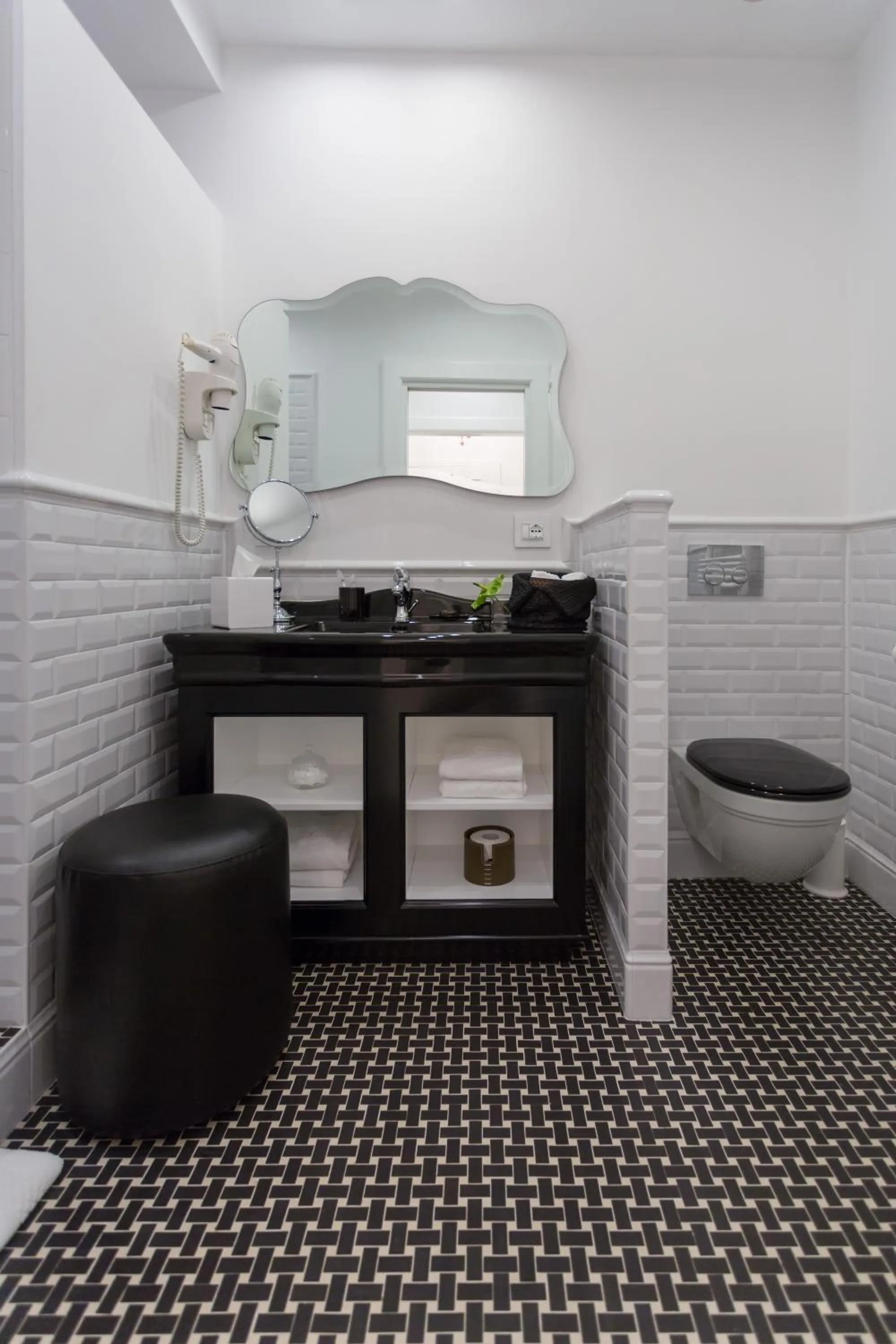 Toilet in Hotel President