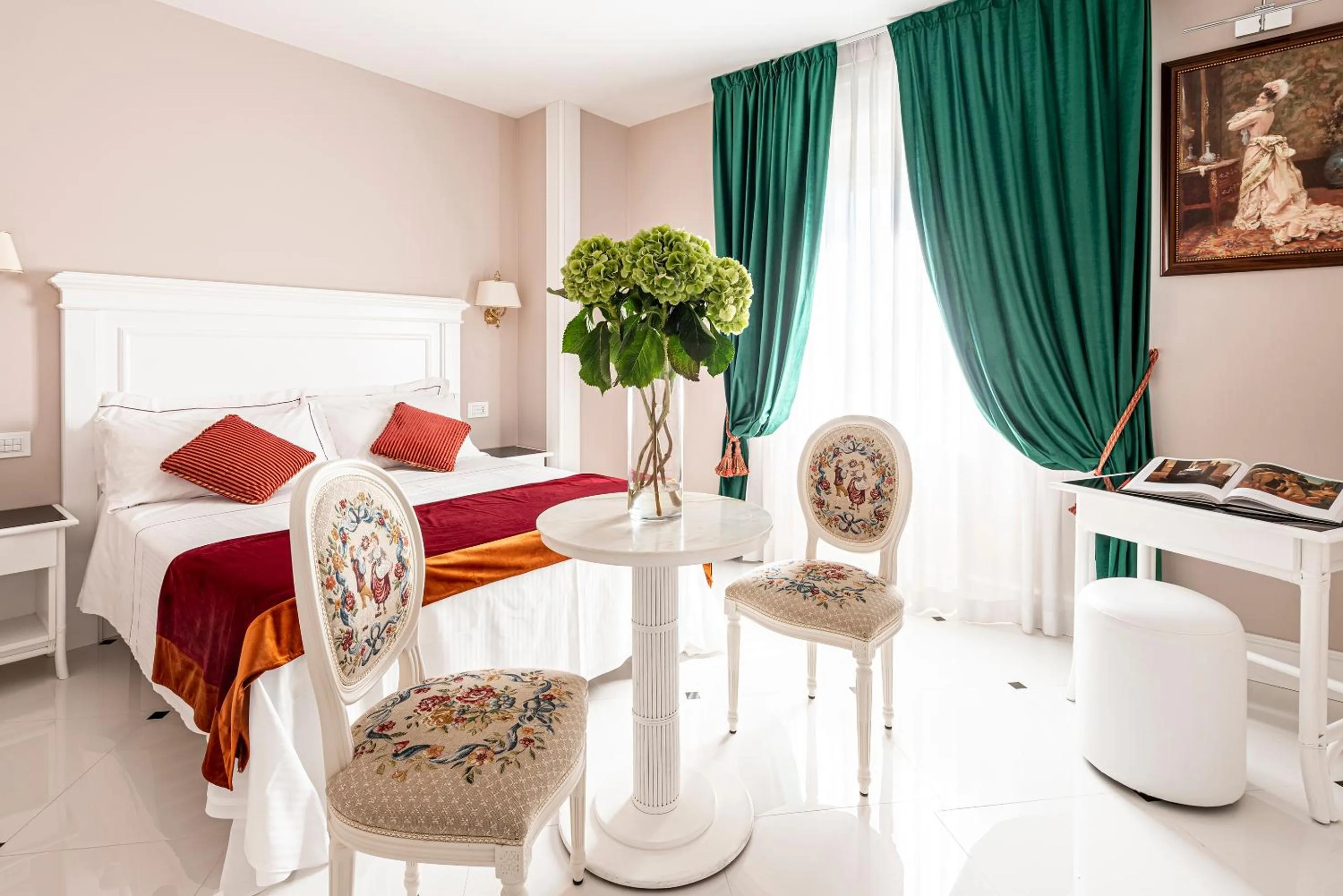 Bedroom, Bed in Hotel President