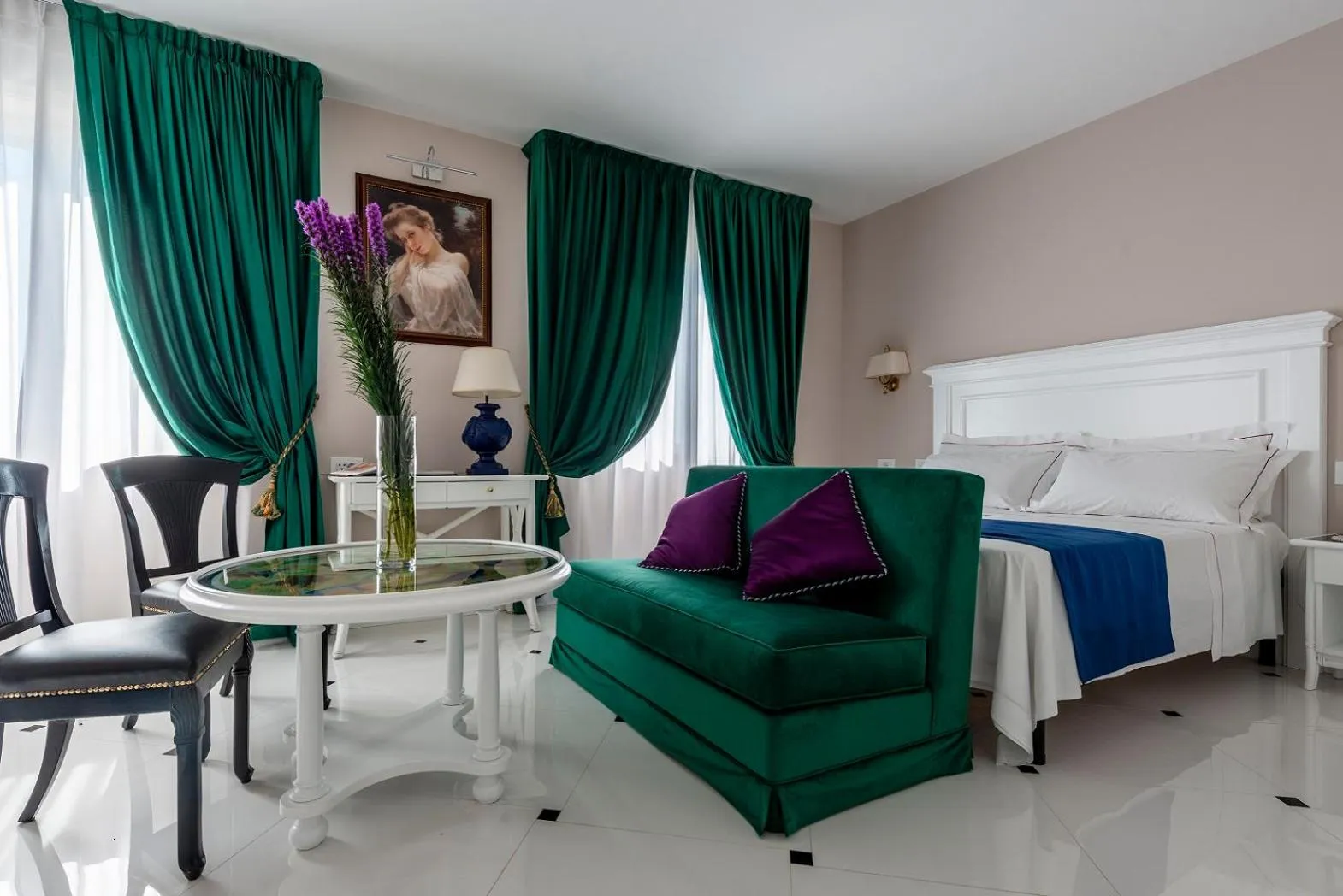 Bedroom, Bed in Hotel President