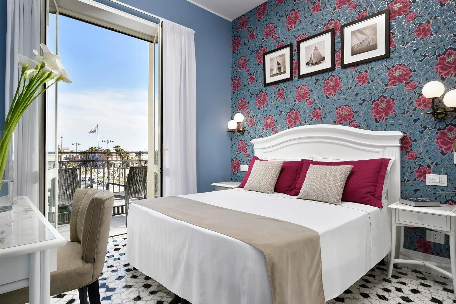 Bedroom, Bed in Hotel President