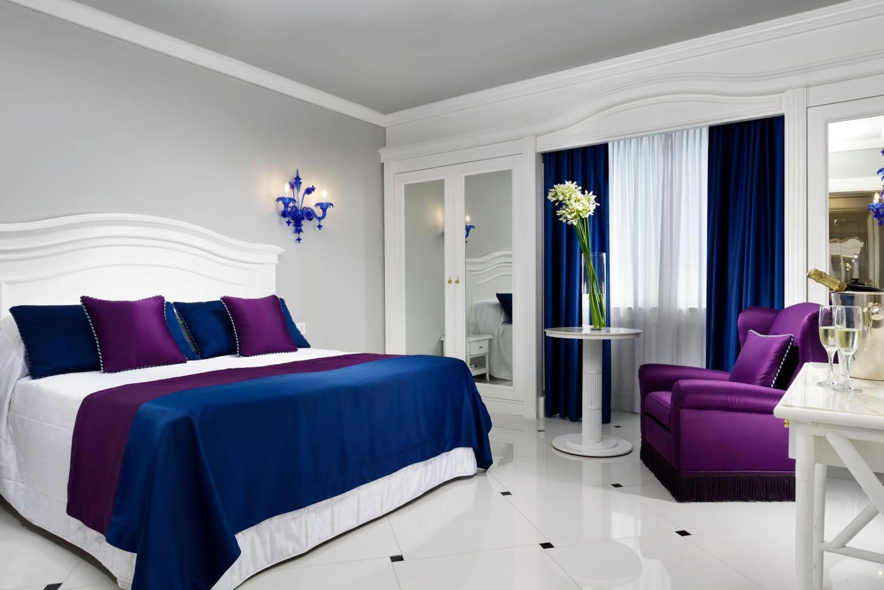 Bedroom, Bed in Hotel President