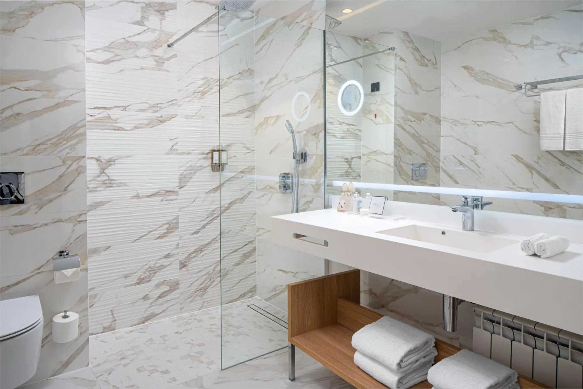 Shower in Alma Health & Spa Retreat