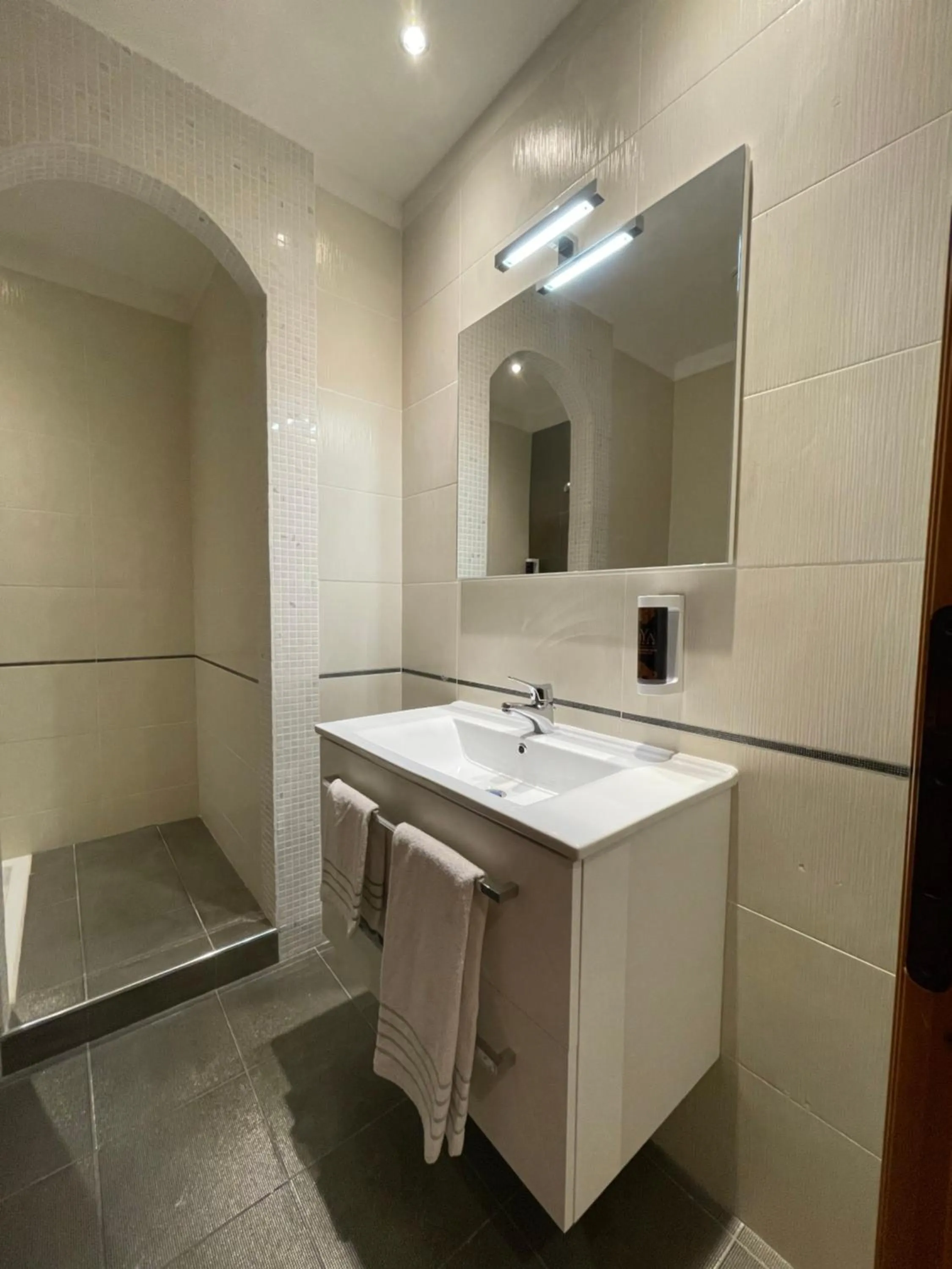 Confidence Hotel Ligabue