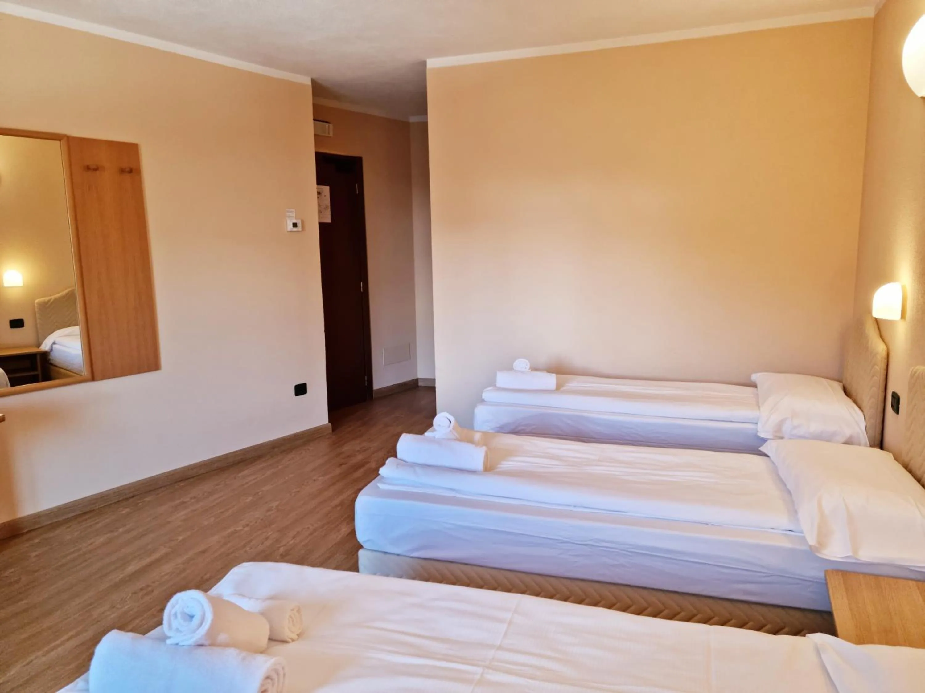 Photo of the whole room, Bed in Hotel San Carlo, tra Bormio e Livigno