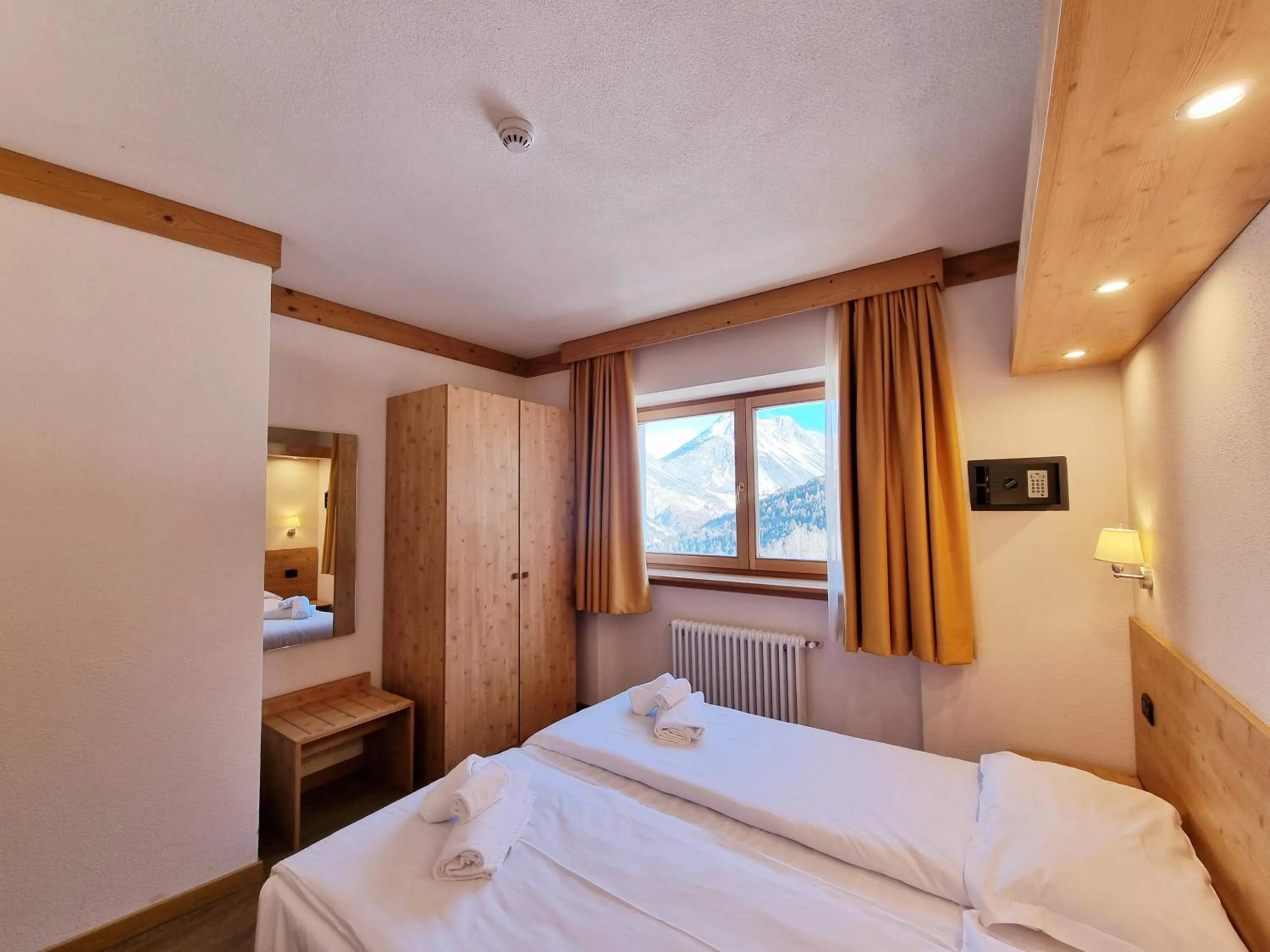 Bedroom, Bed in Hotel San Carlo, tra Bormio e Livigno