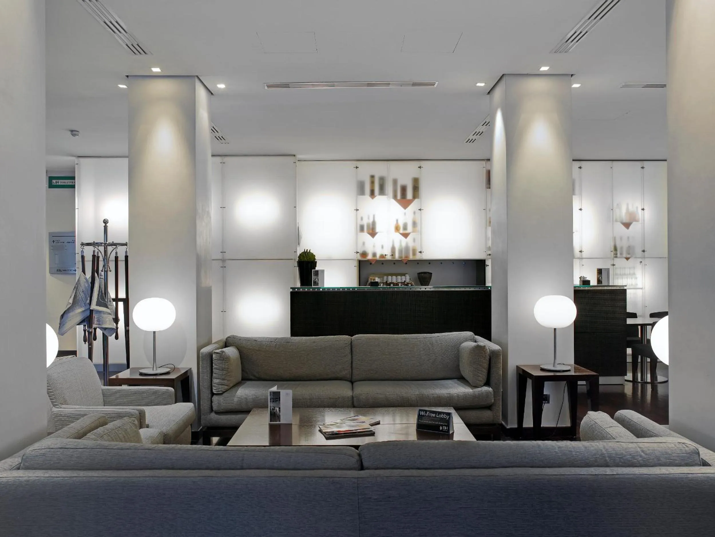 Communal lounge/ TV room in Hotel Igea