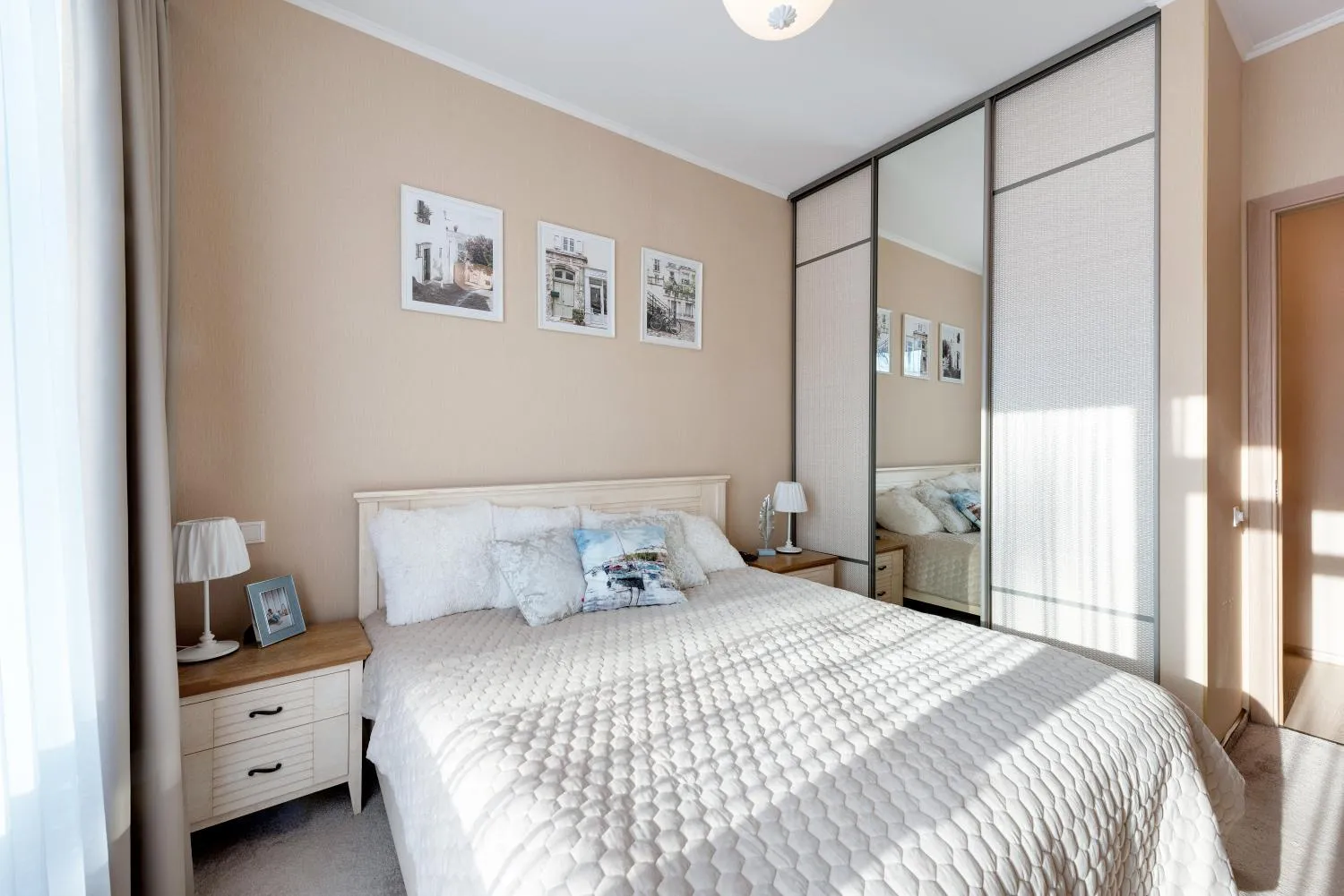 Bed in Turaidas Kvartals Four Seasons Luxury Apartment