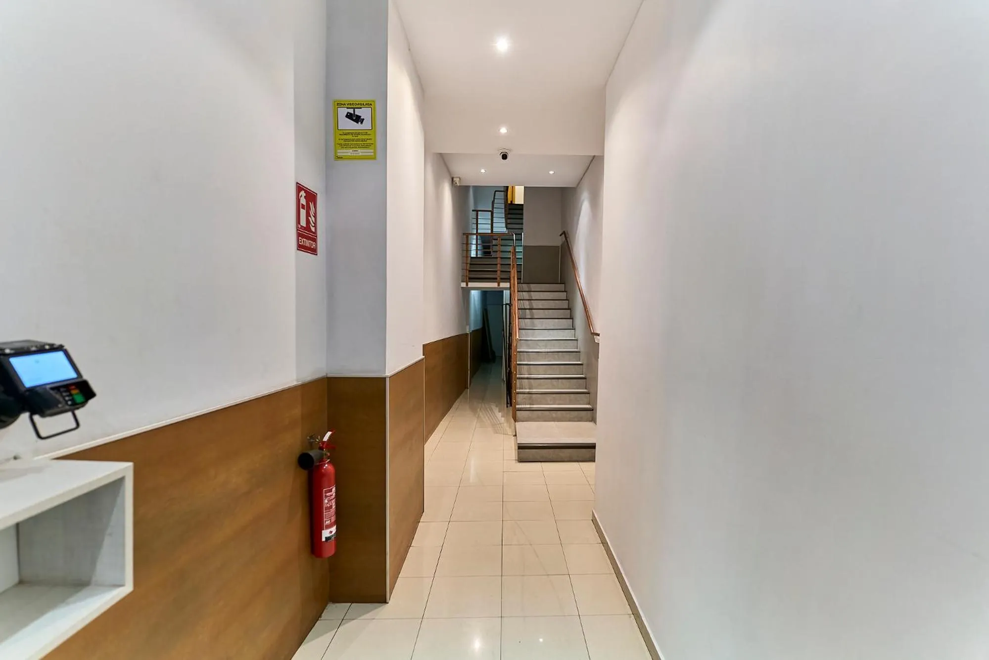 Liceu Apartments by gaiarooms