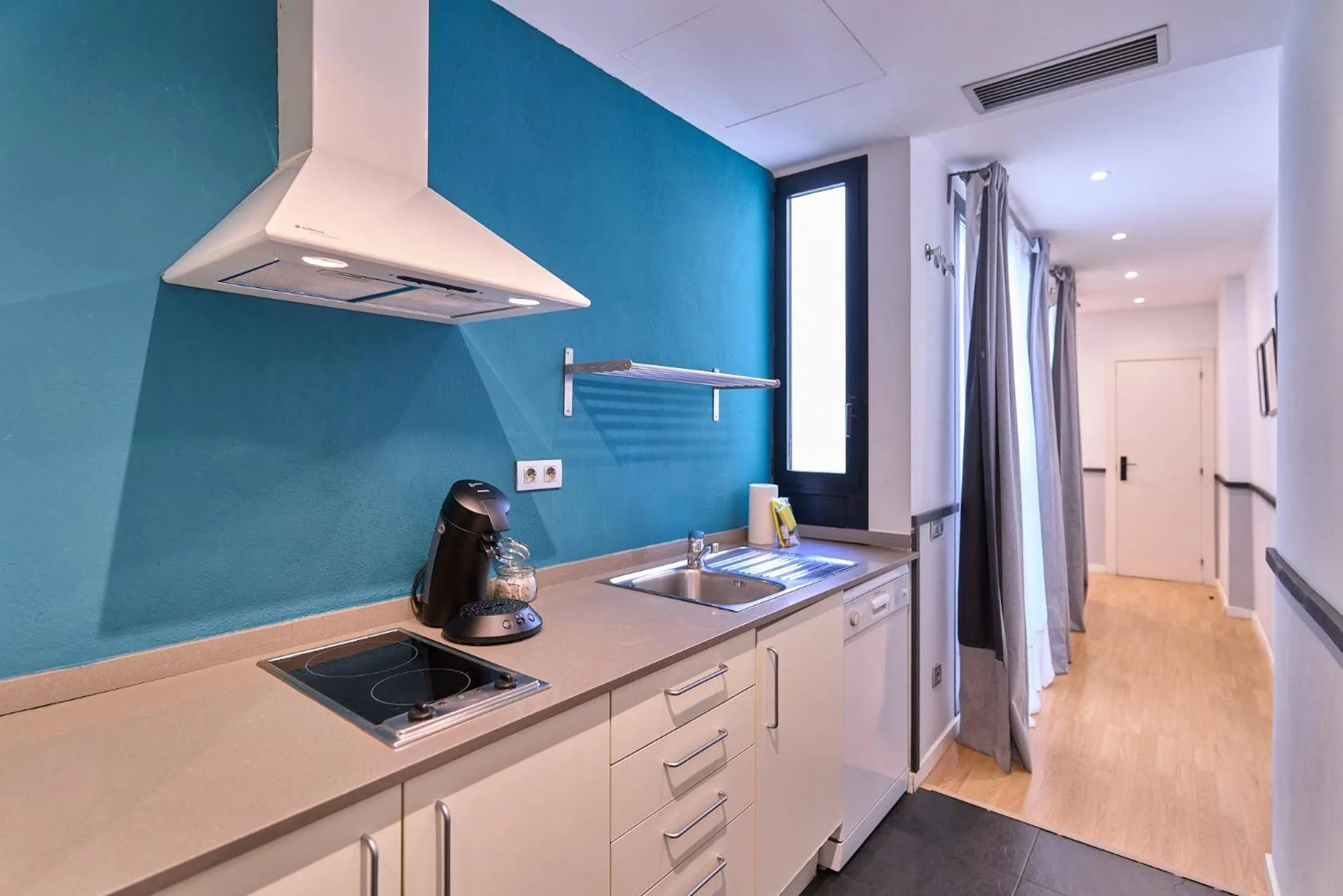 Liceu Apartments by gaiarooms