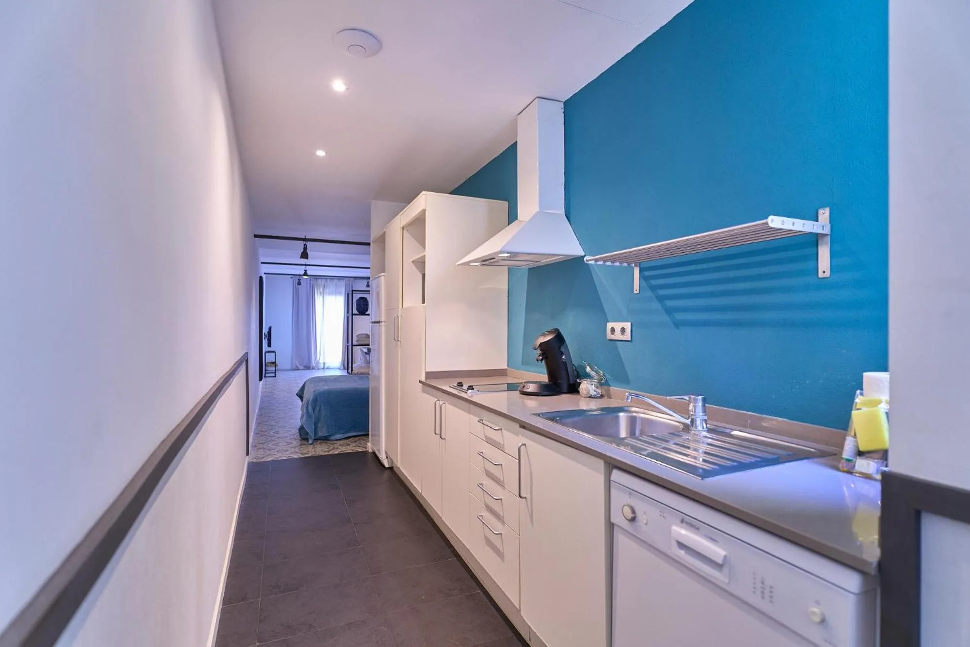 Liceu Apartments by gaiarooms