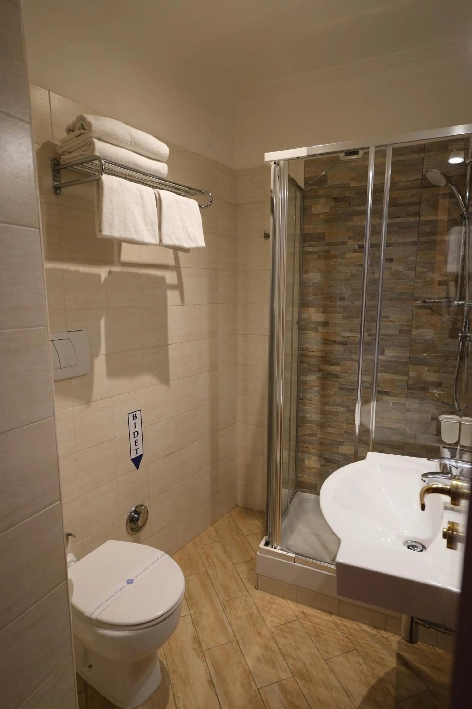 Shower in Hotel Lirico