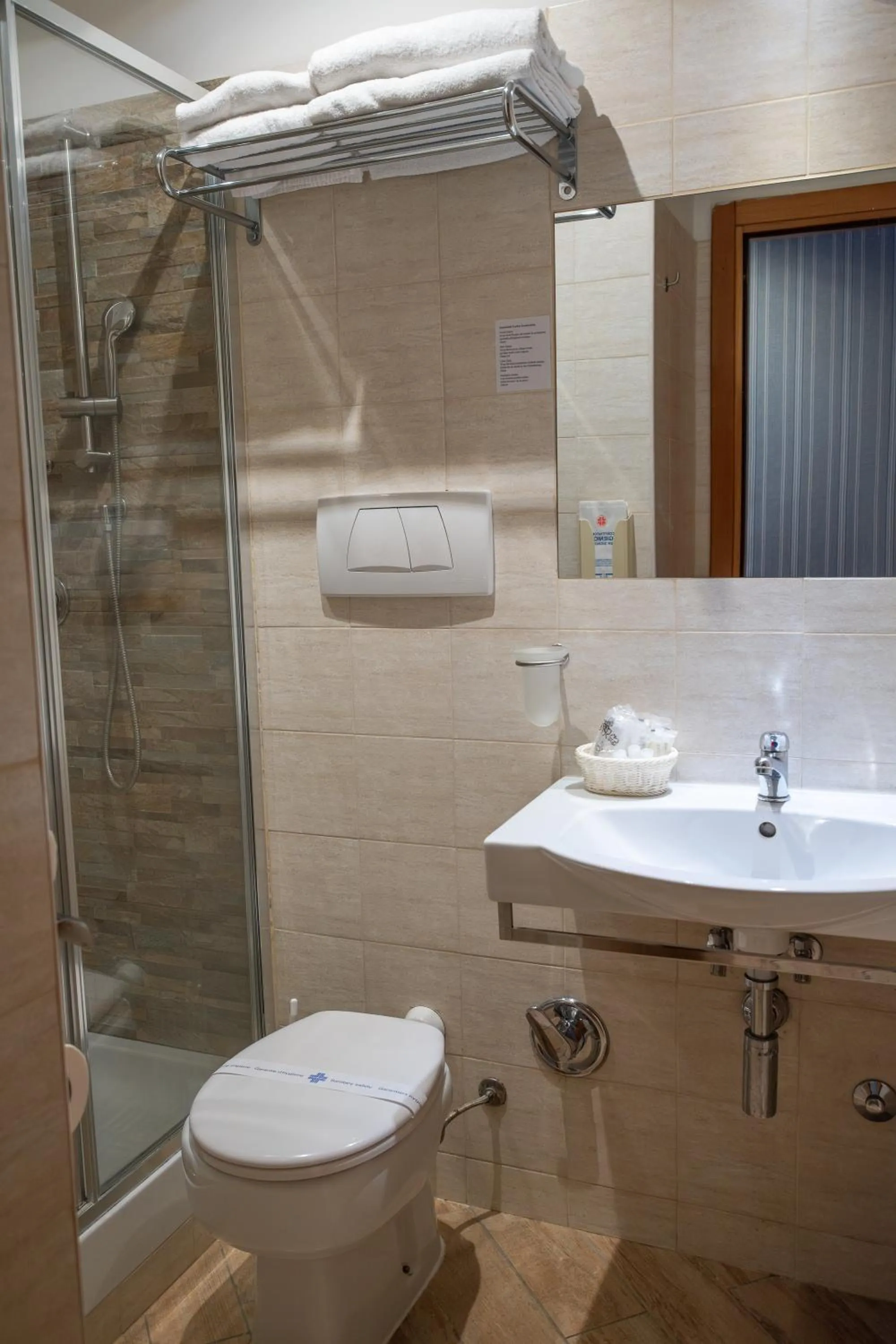 Shower in Hotel Lirico