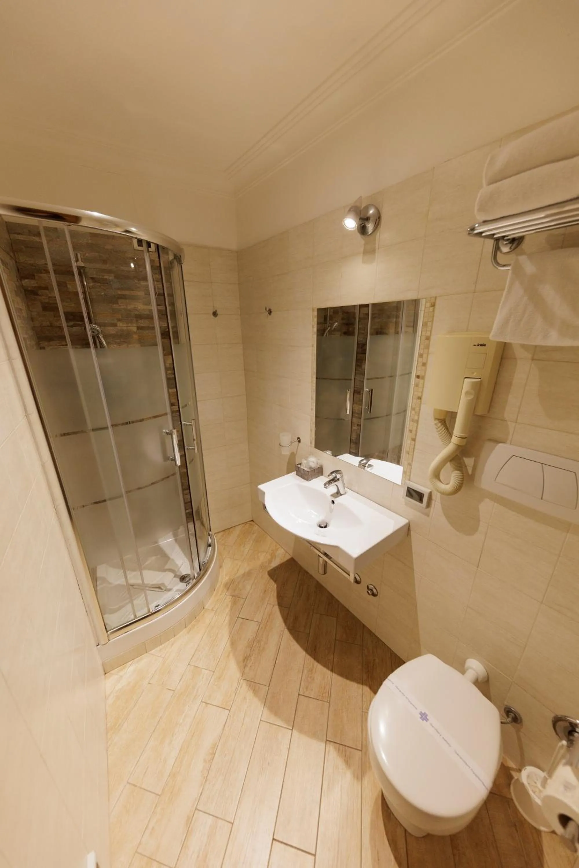 Shower in Hotel Lirico