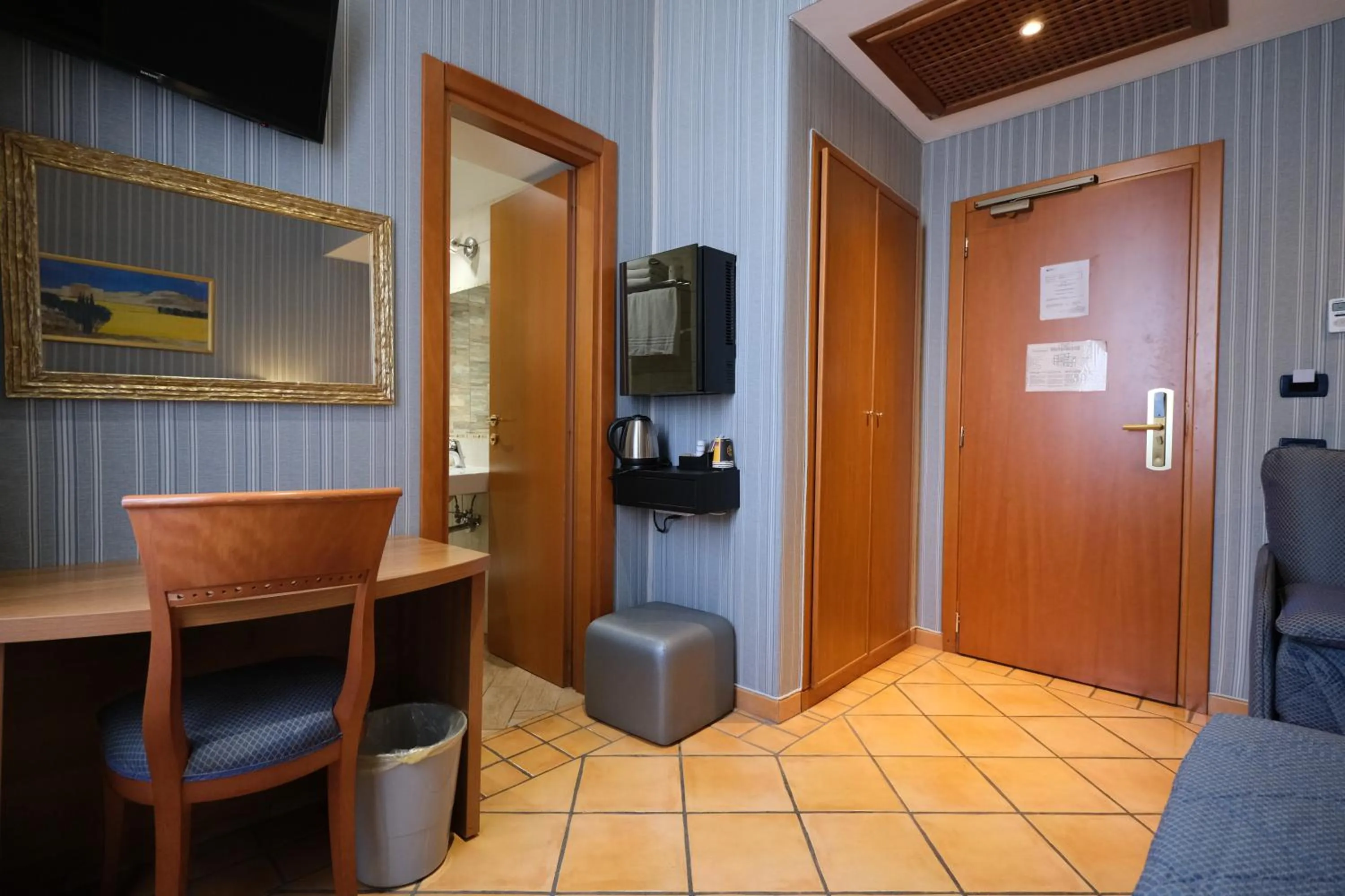 TV and multimedia in Hotel Lirico