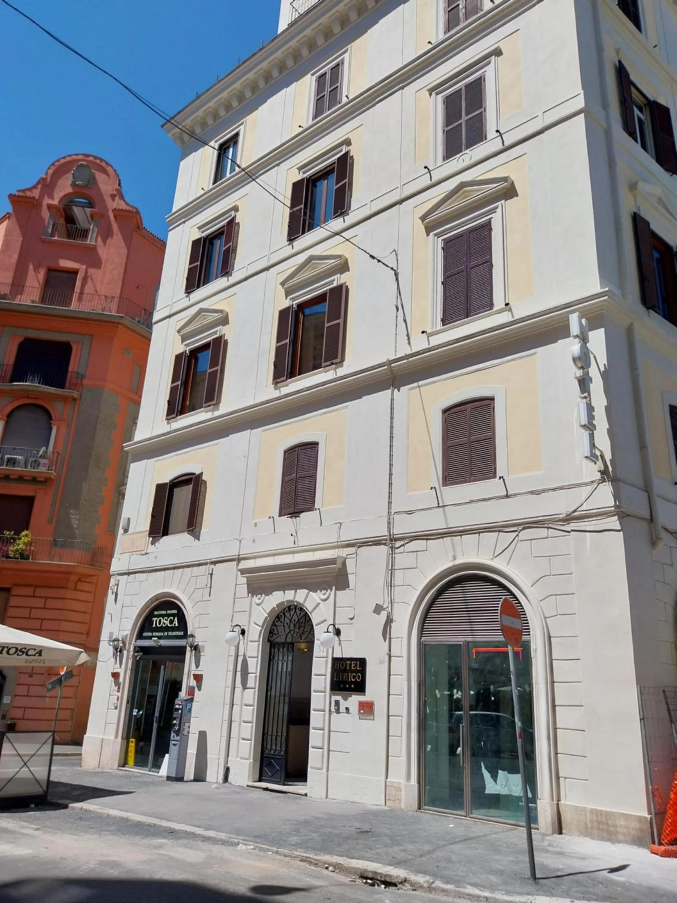 Property building in Hotel Lirico