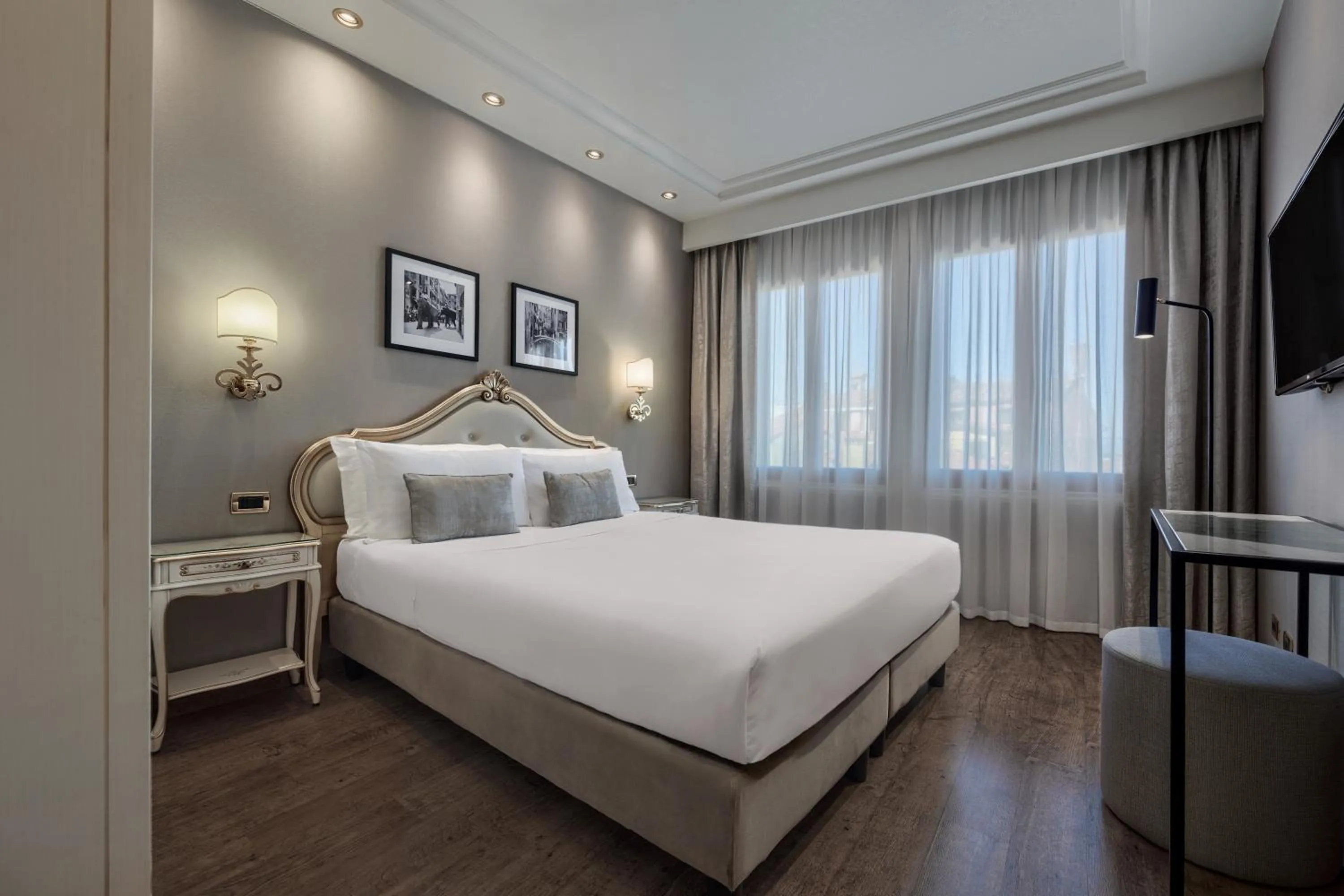 Photo of the whole room, Bed in Hotel Olimpia Venice, BW Signature Collection 3sup