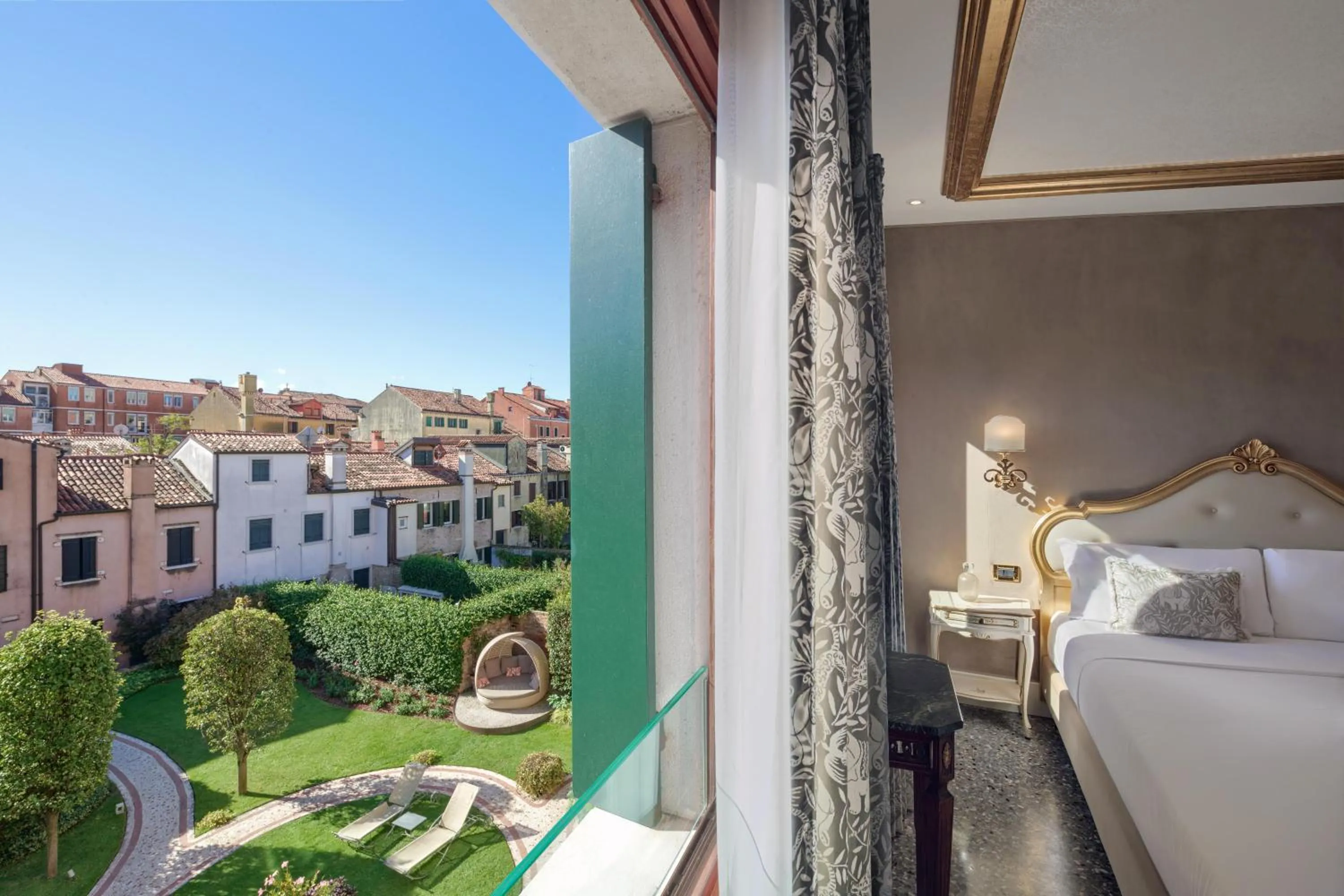 View (from property/room), Bed in Hotel Olimpia Venice, BW Signature Collection 3sup