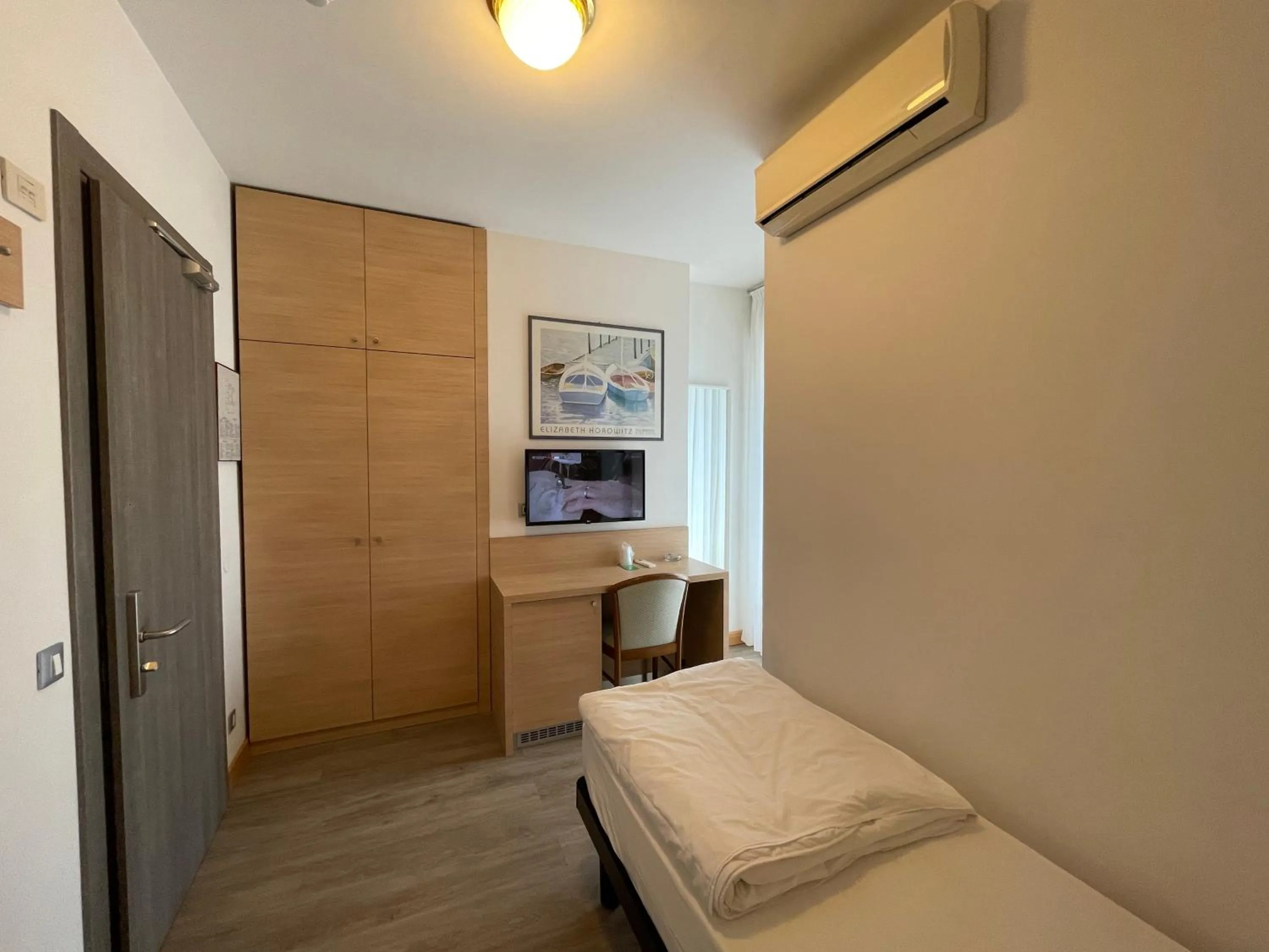 Photo of the whole room, Bed in Hotel Bella Venezia Mare