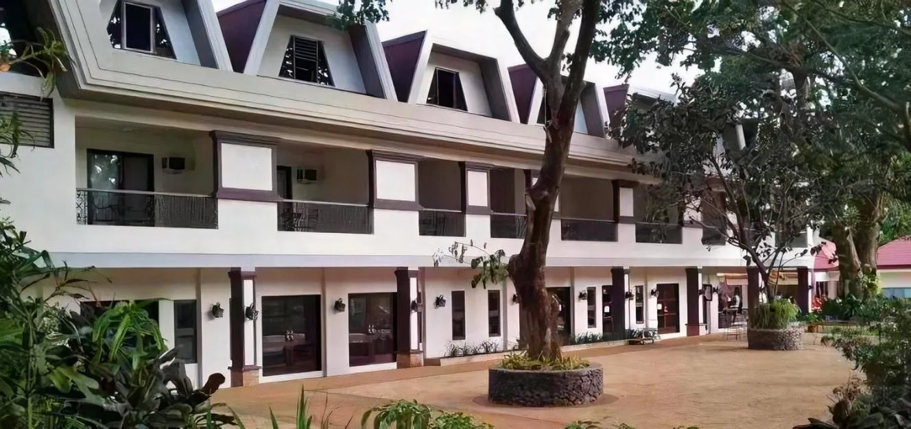 Standard Queen Room in Momarco Forest Cove