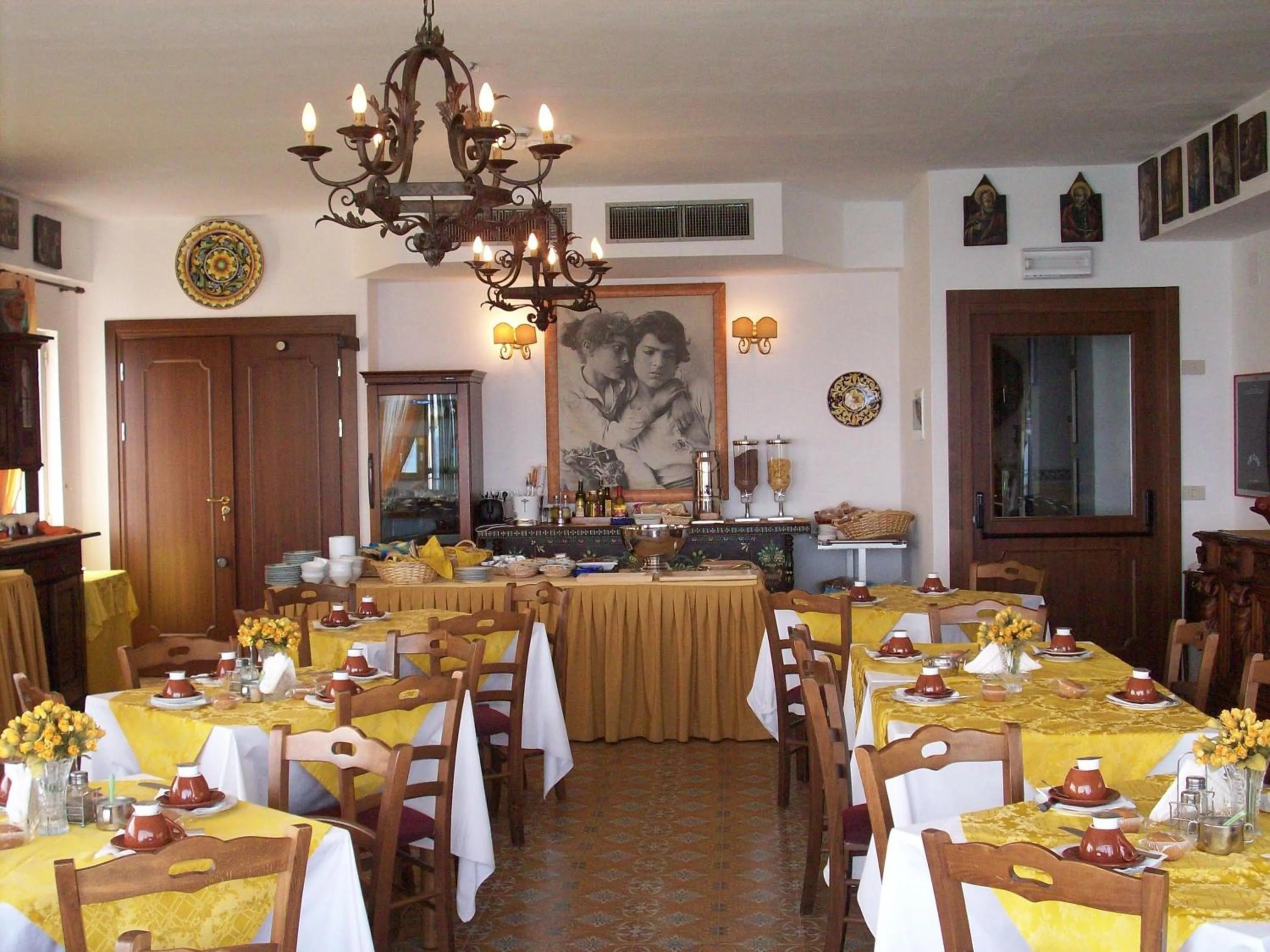 Restaurant/places to eat in Hotel La Riva