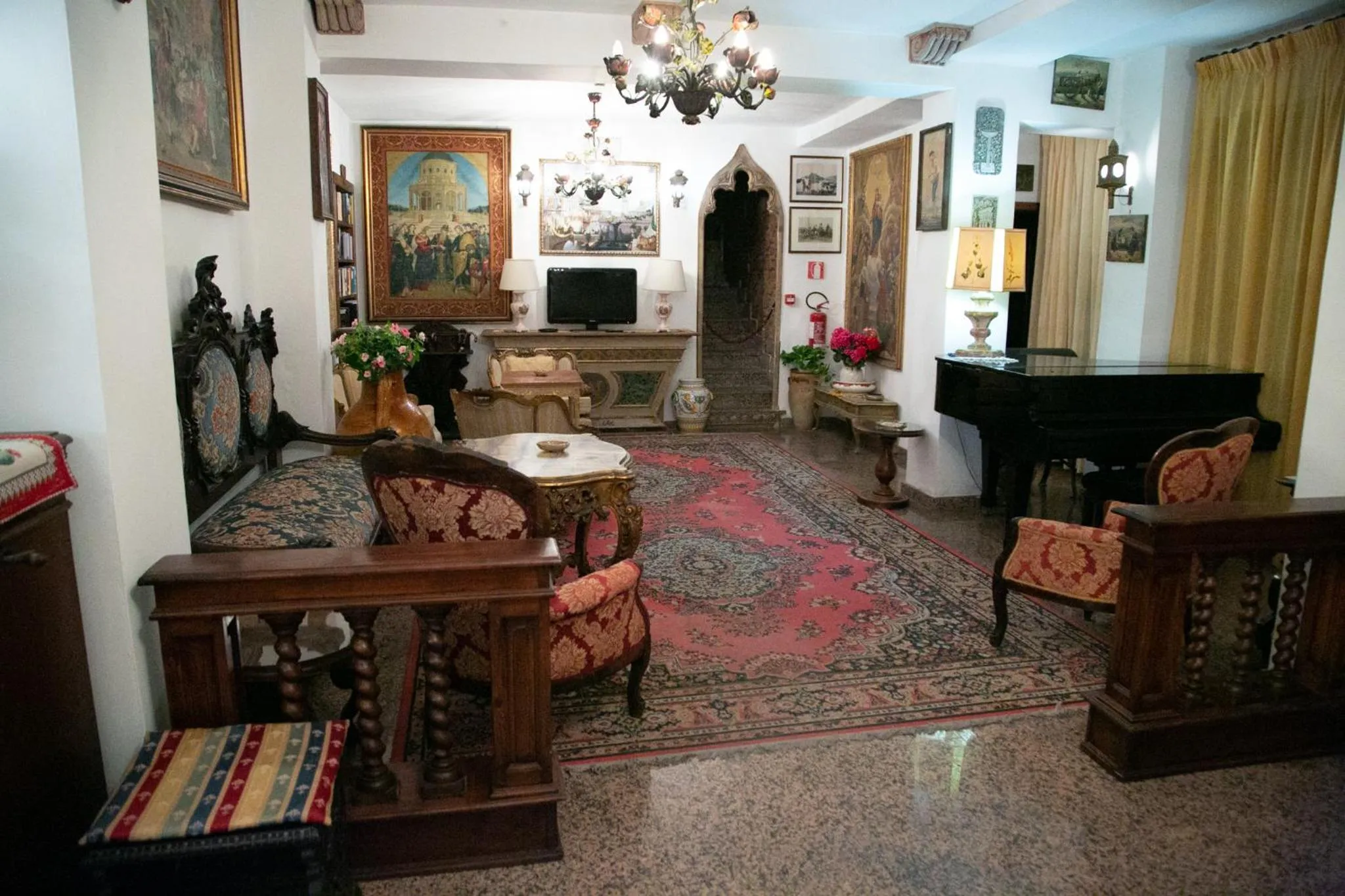 Communal lounge/ TV room in Hotel La Riva