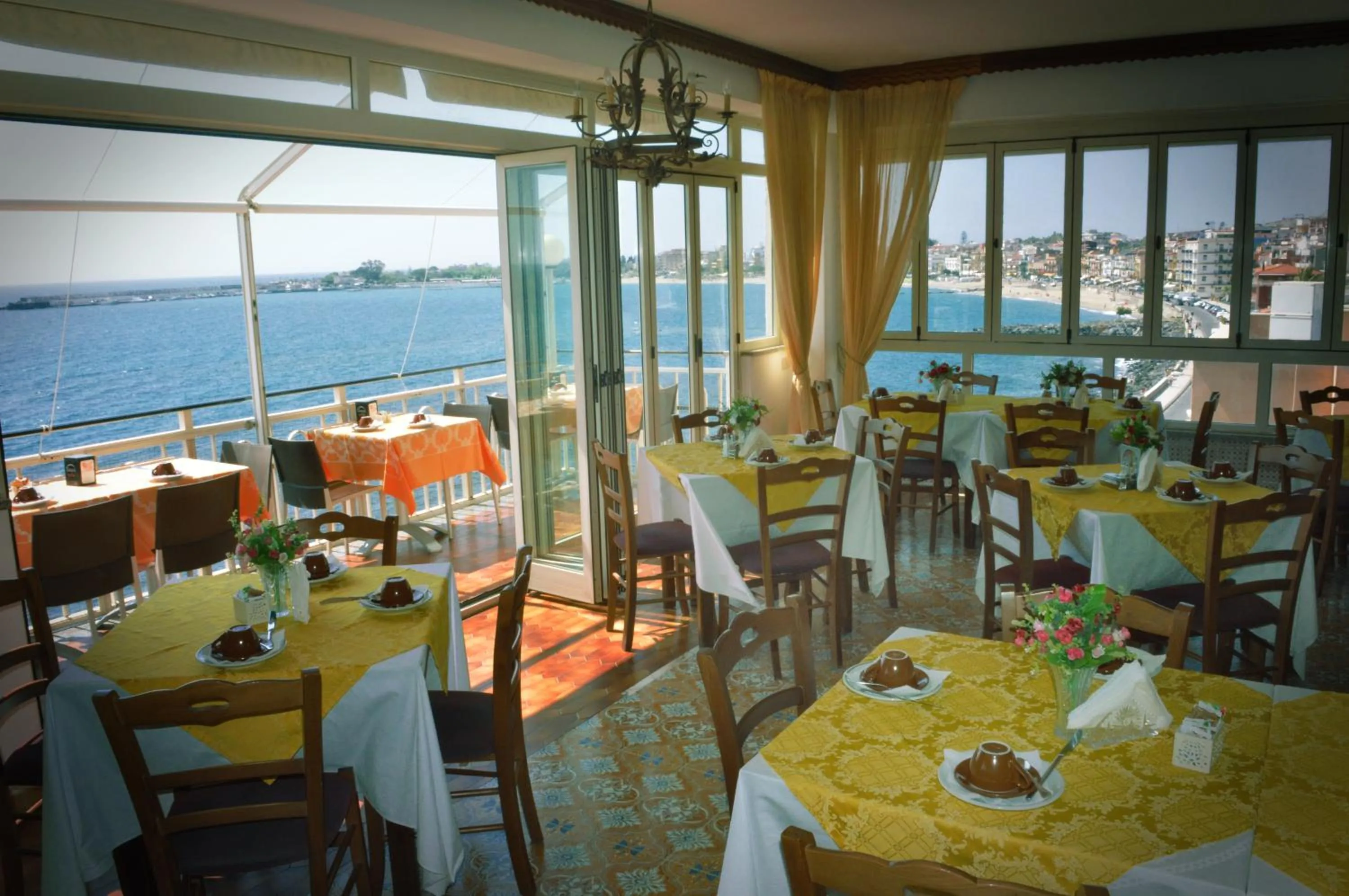 Restaurant/places to eat in Hotel La Riva