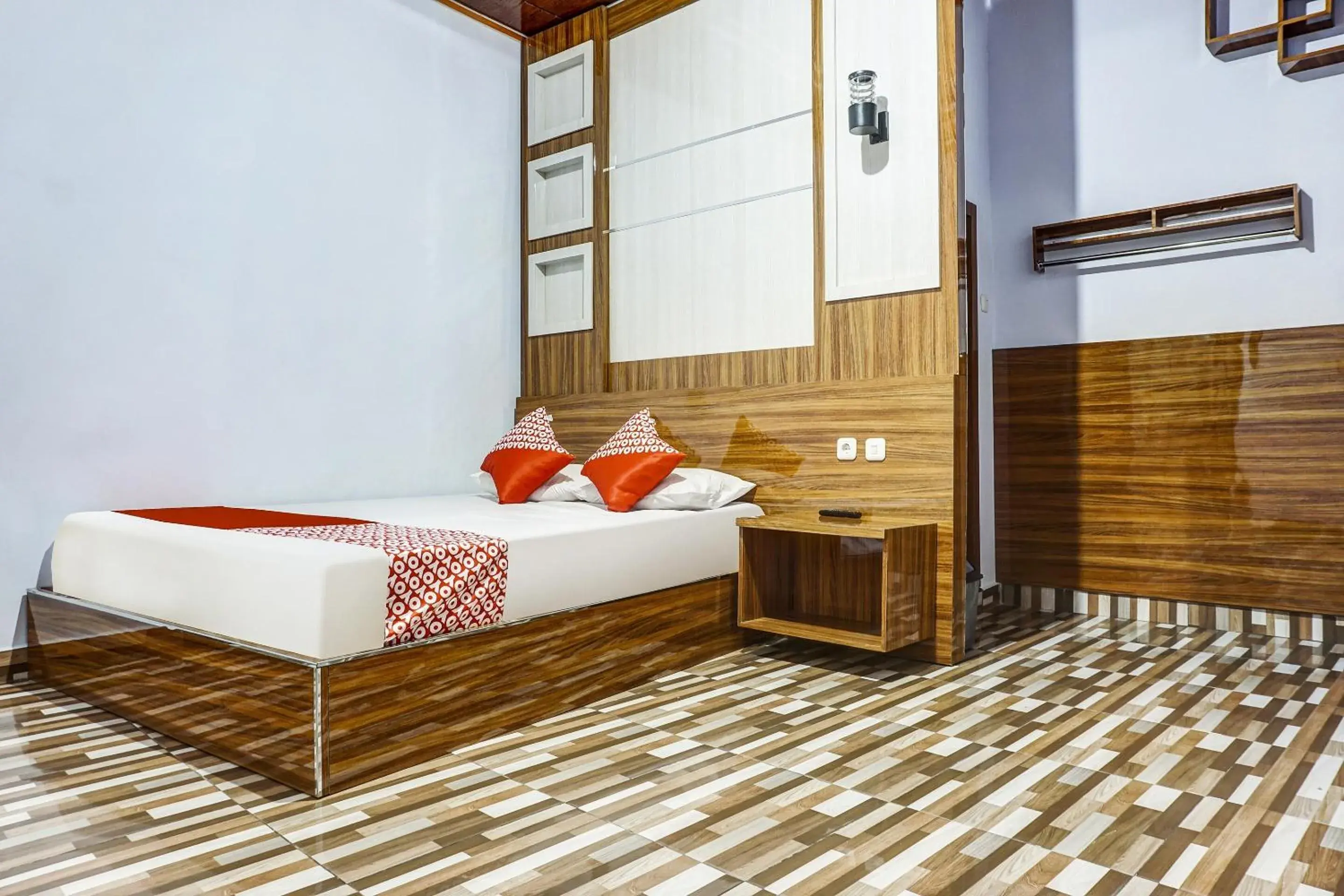 Bedroom, Bed in Hotel O Penginapan Dafandra Beach Near Pantai Tanjung Bira Bedroom, Bed in Hotel O Penginapan Dafandra Beach Near Pantai Tanjung Bira