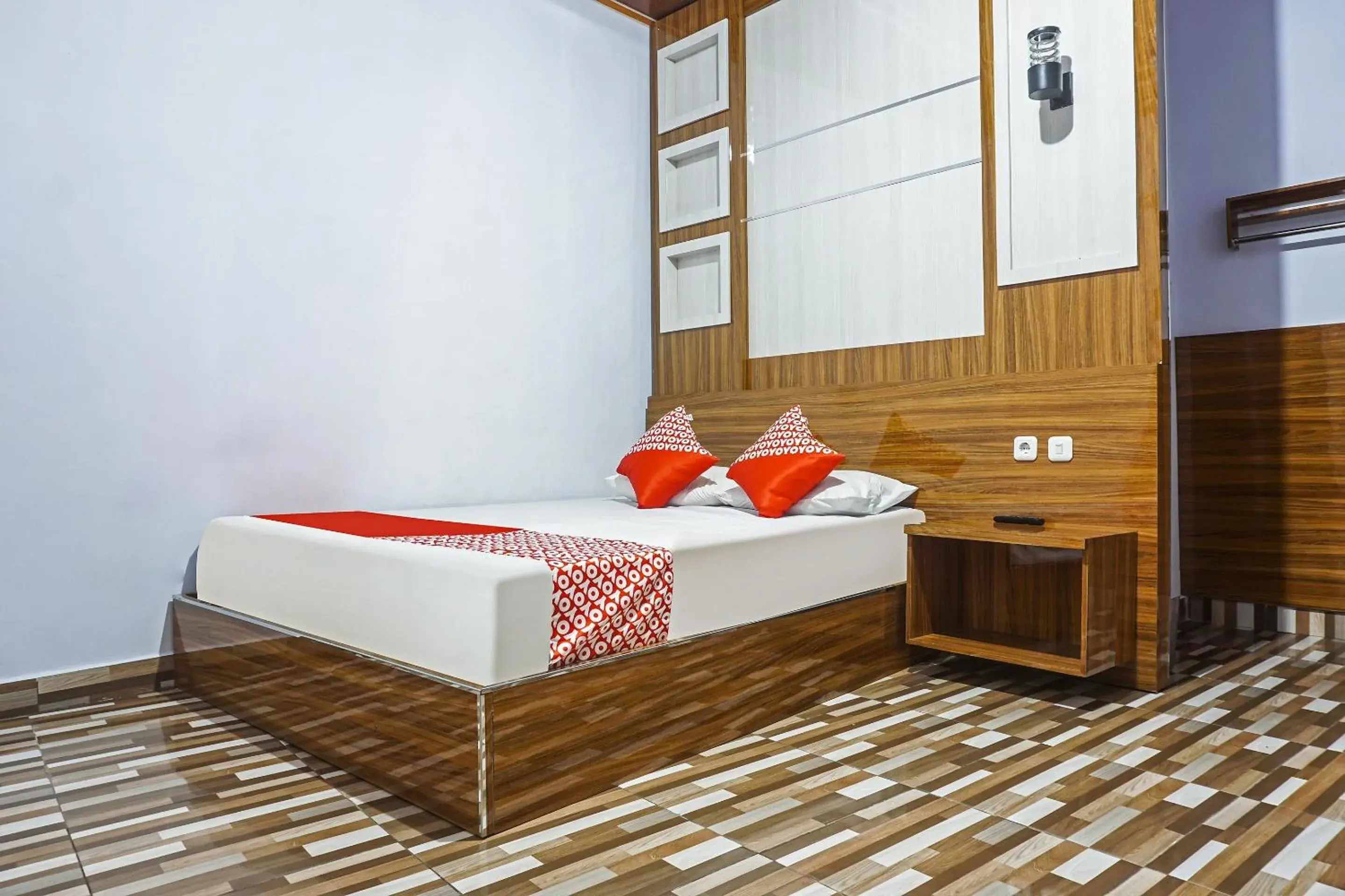 Bedroom, Bed in Hotel O Penginapan Dafandra Beach Near Pantai Tanjung Bira Bedroom, Bed in Hotel O Penginapan Dafandra Beach Near Pantai Tanjung Bira