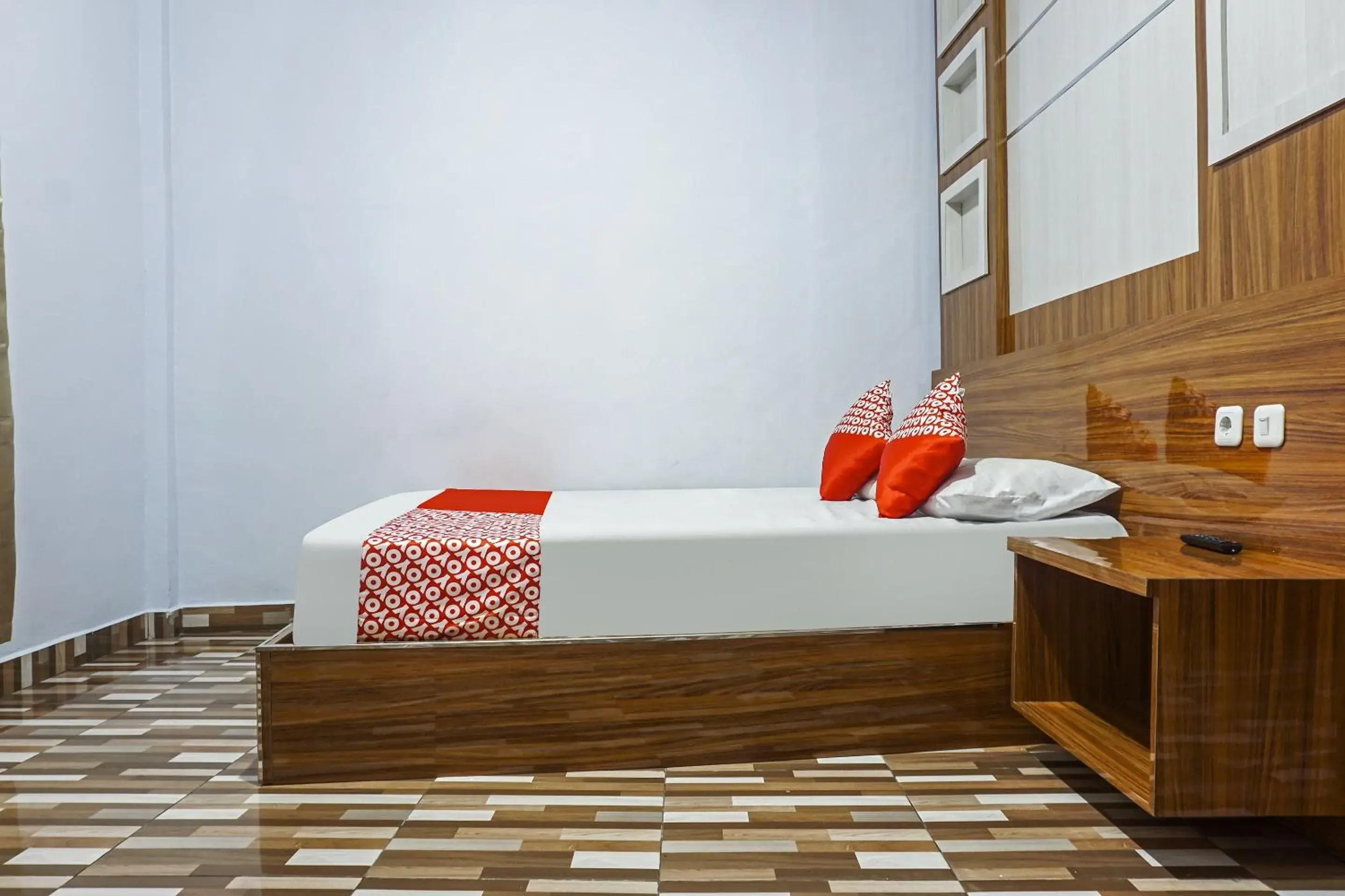 Bedroom, Bed in Hotel O Penginapan Dafandra Beach Near Pantai Tanjung Bira Bedroom, Bed in Hotel O Penginapan Dafandra Beach Near Pantai Tanjung Bira