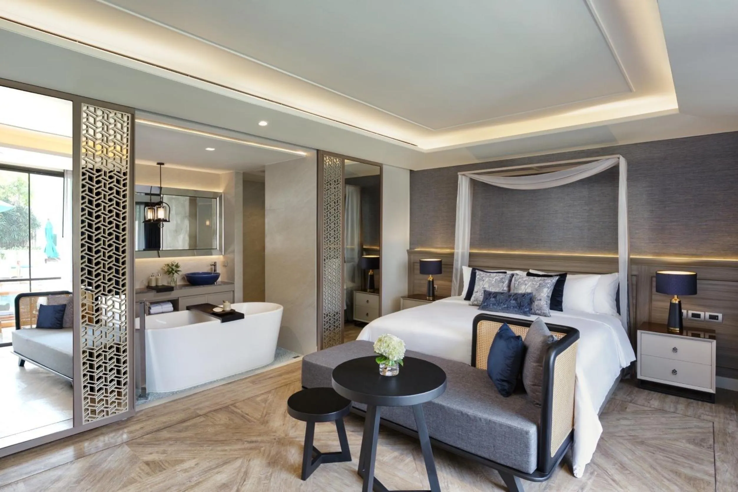 Shower in Maladee Rendezvous Hotel Chiang Mai