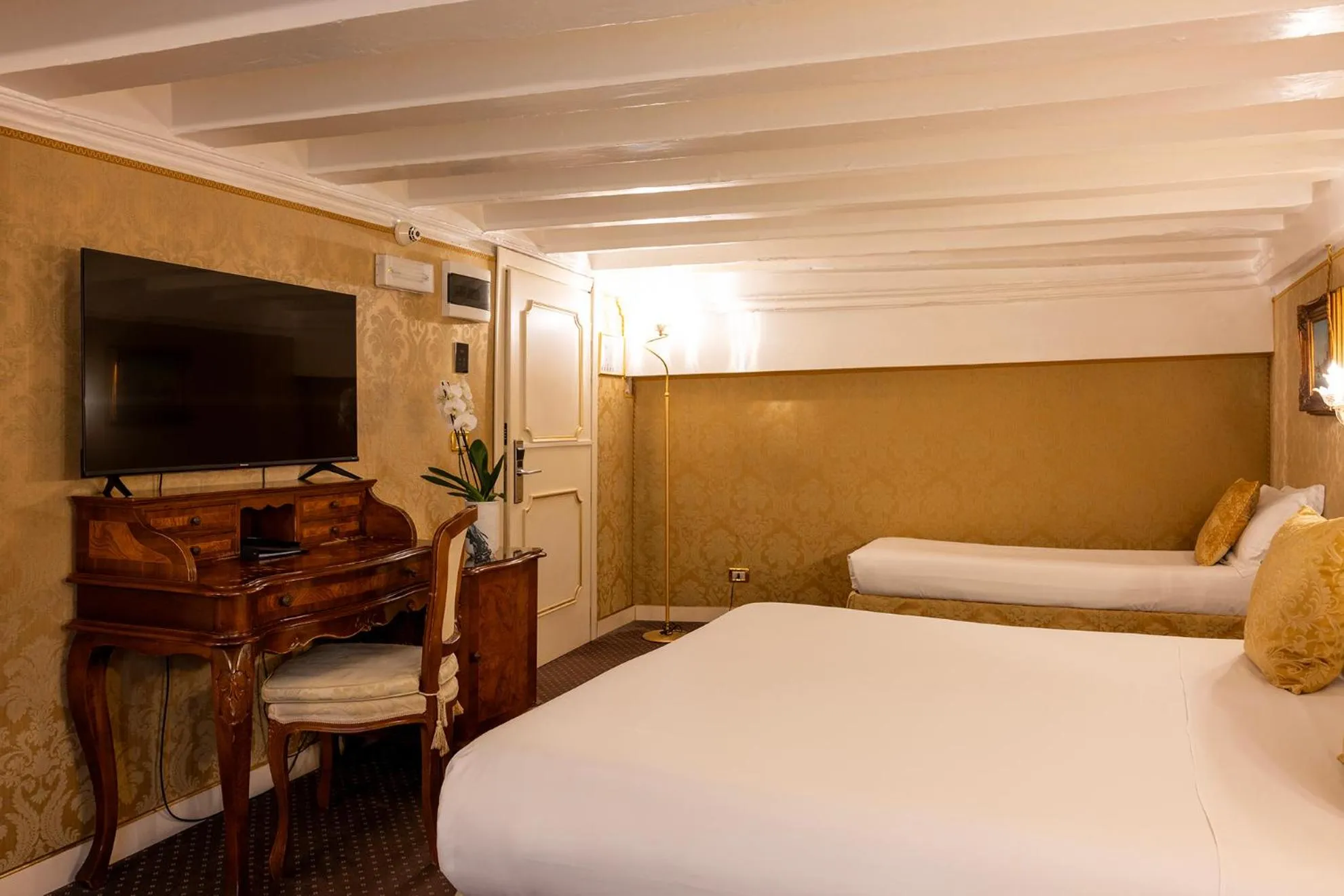 Bed in Hotel Antico Doge - a Member of Elizabeth Hotel Group