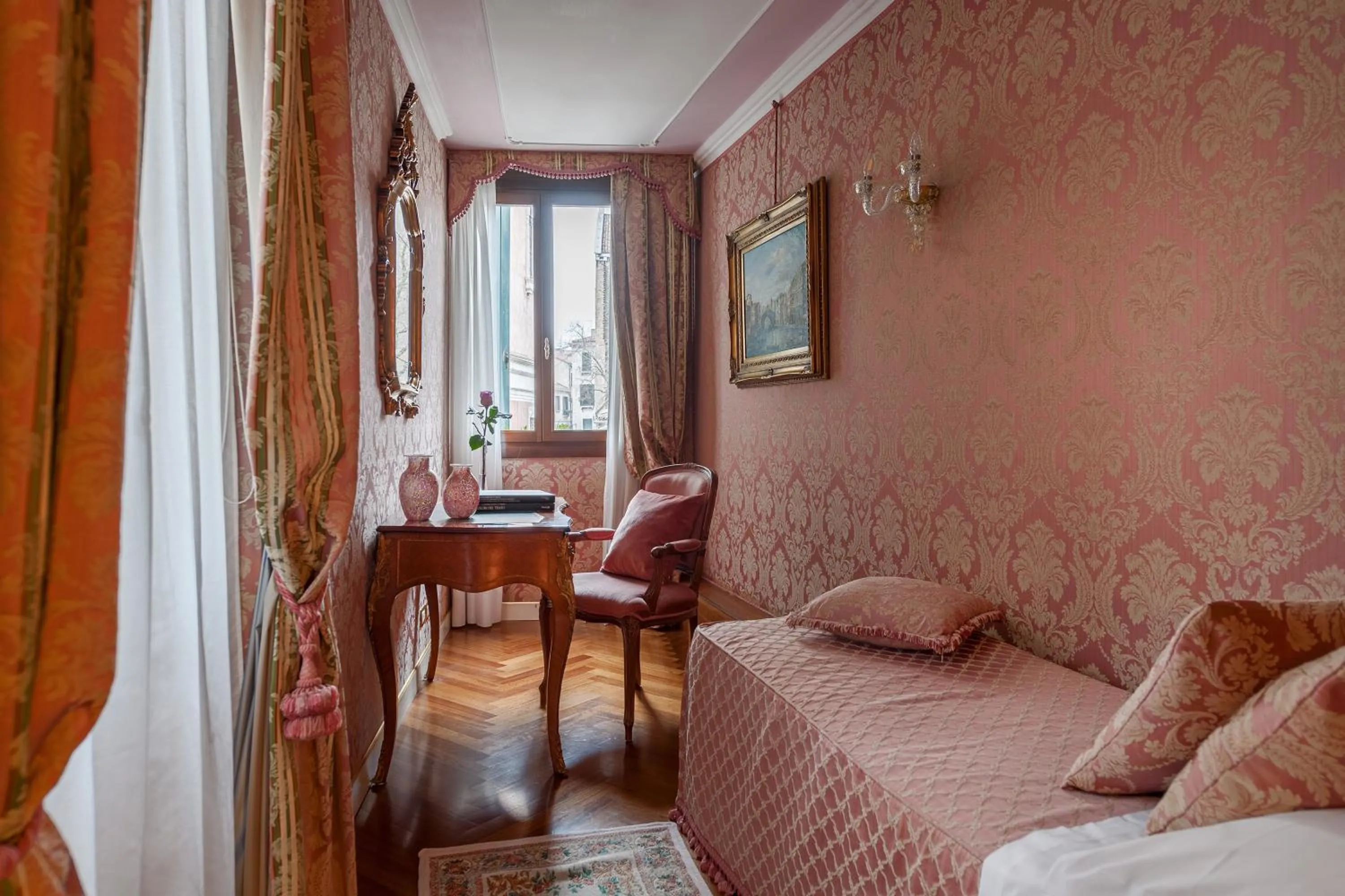 Bed in Hotel Antico Doge - a Member of Elizabeth Hotel Group