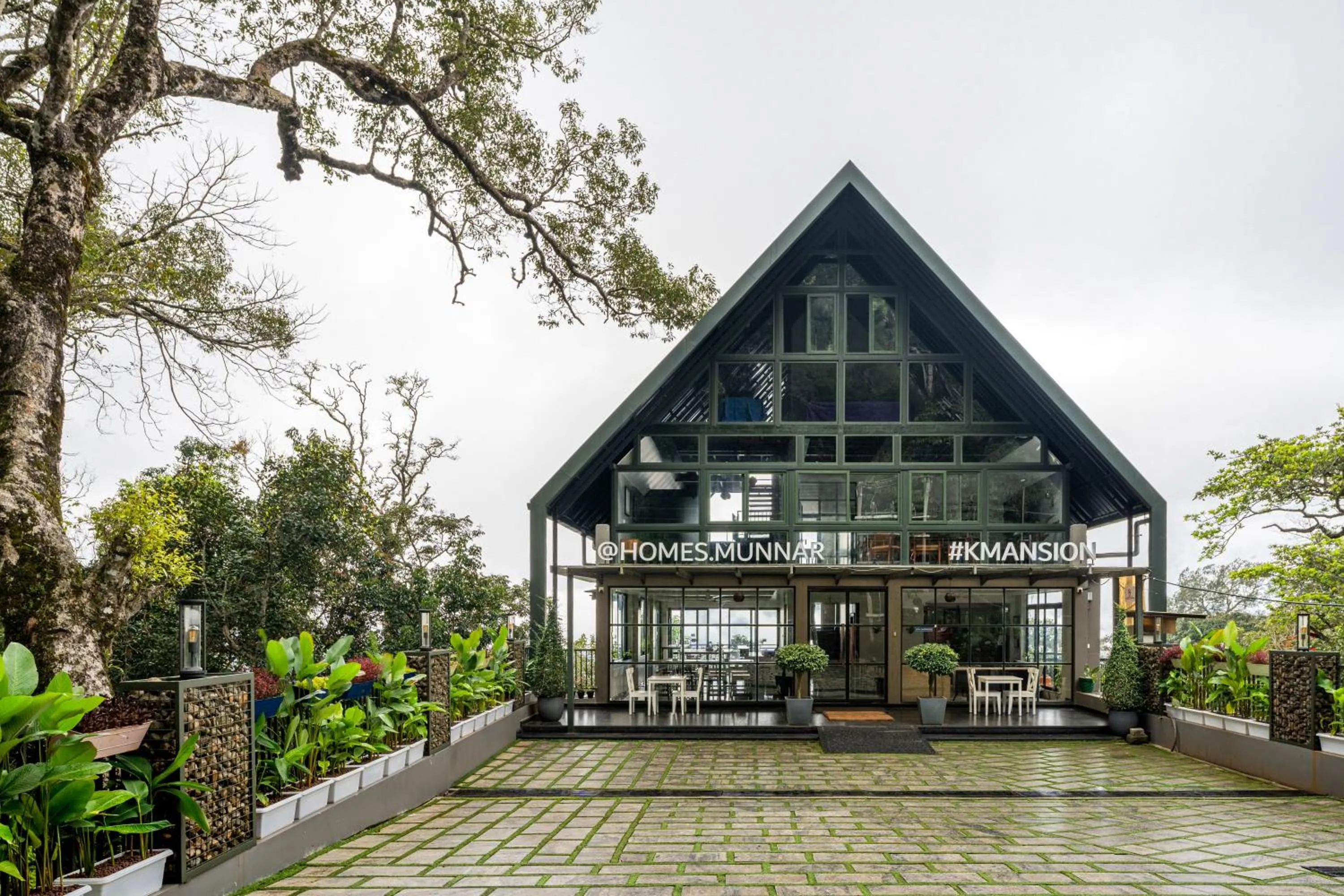 Facade/entrance in K Mansion