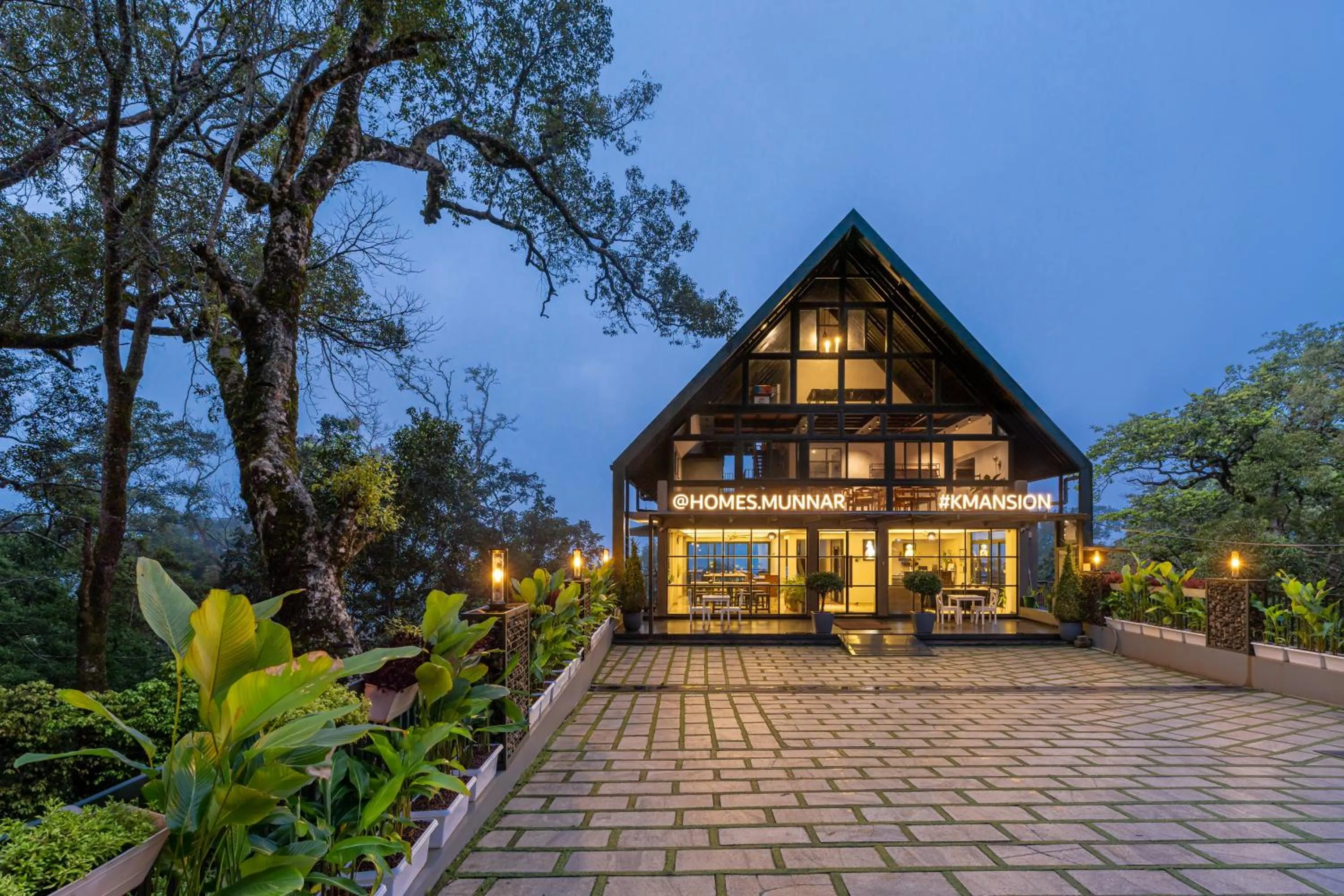 Facade/entrance in K Mansion