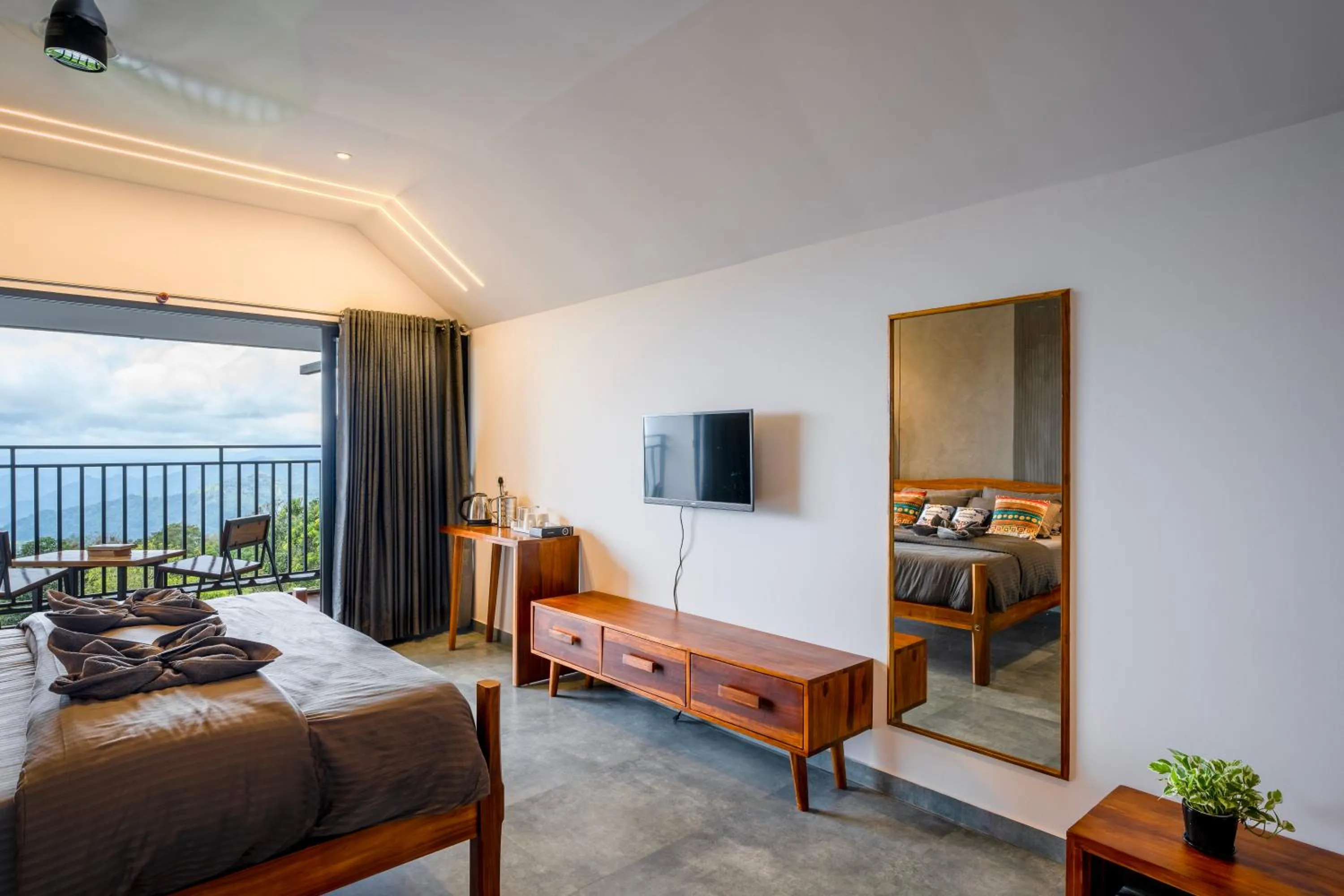 Mountain view, Bed in K Mansion