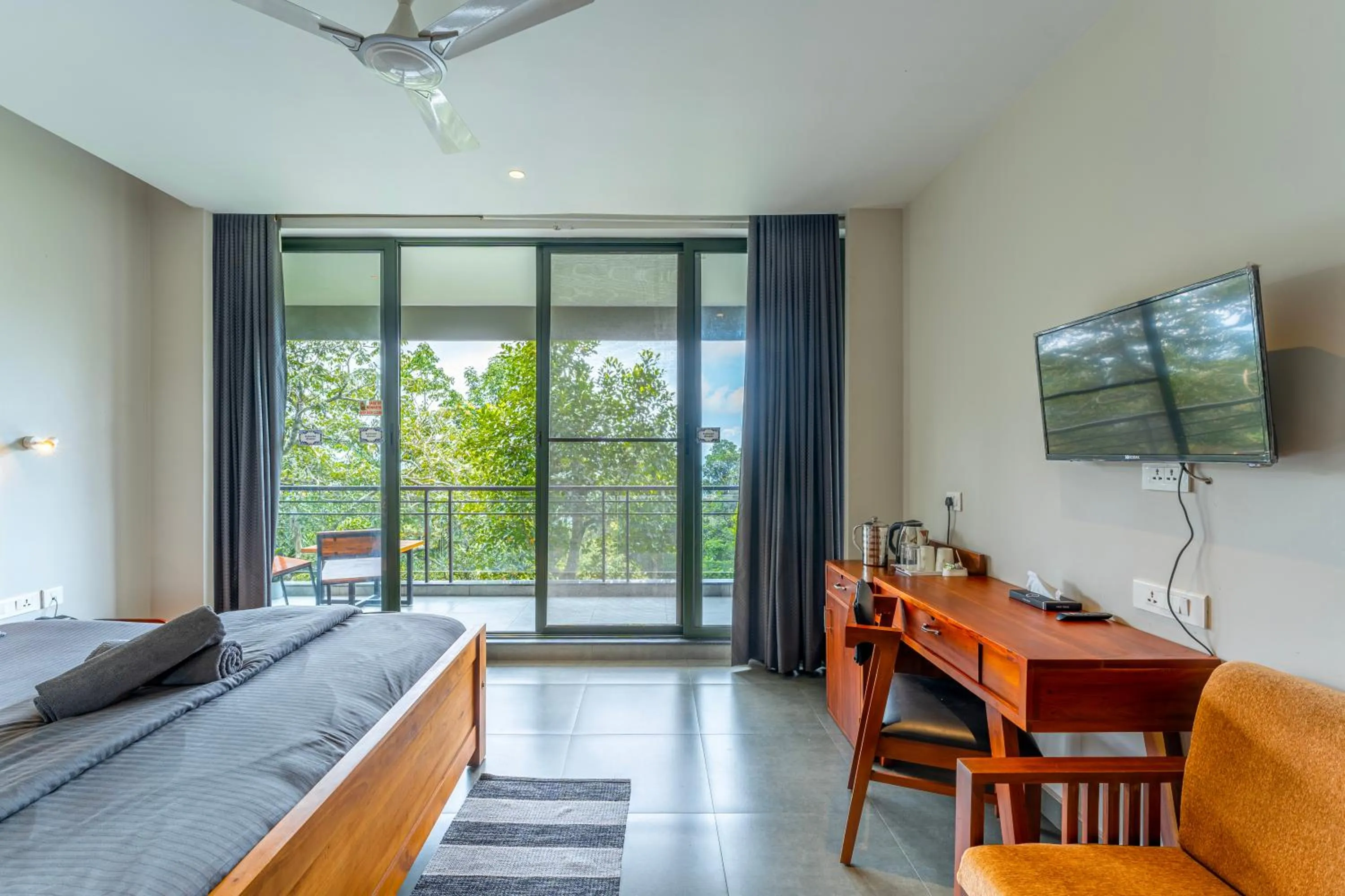 Balcony/Terrace, Bed in K Mansion