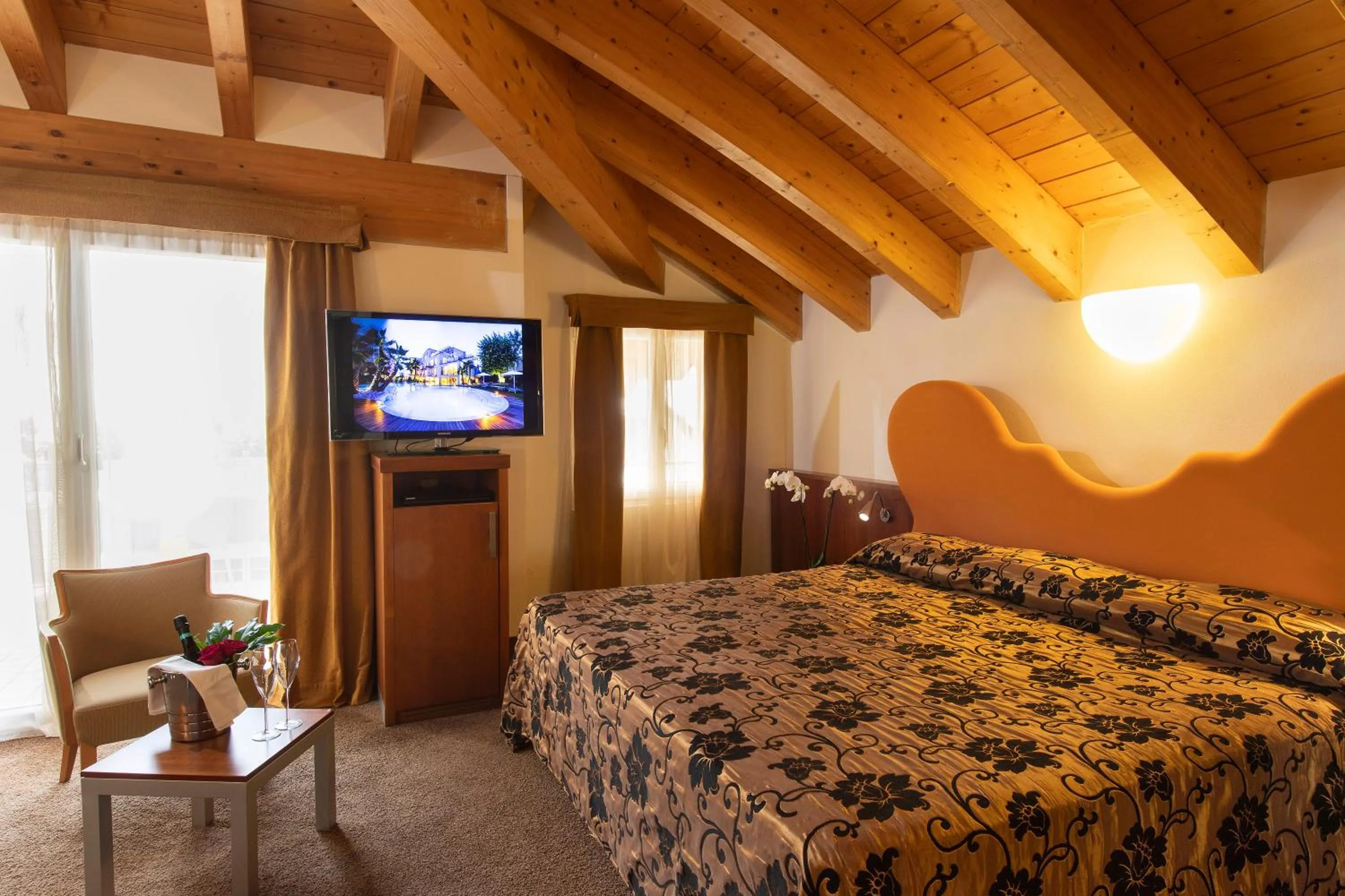 Bed in Color Hotel Style, Design & Gourmet