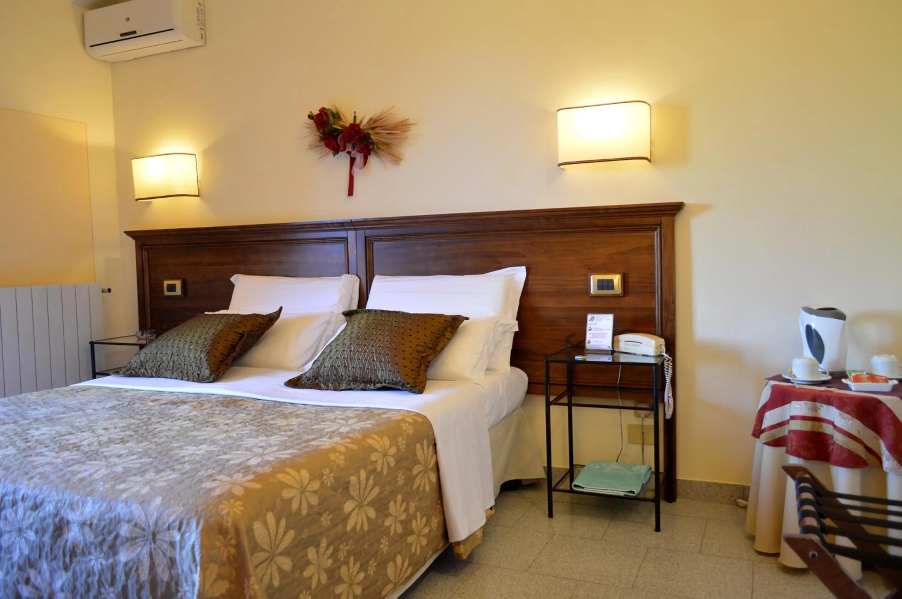 Drinks, Bed in Le Volpaie