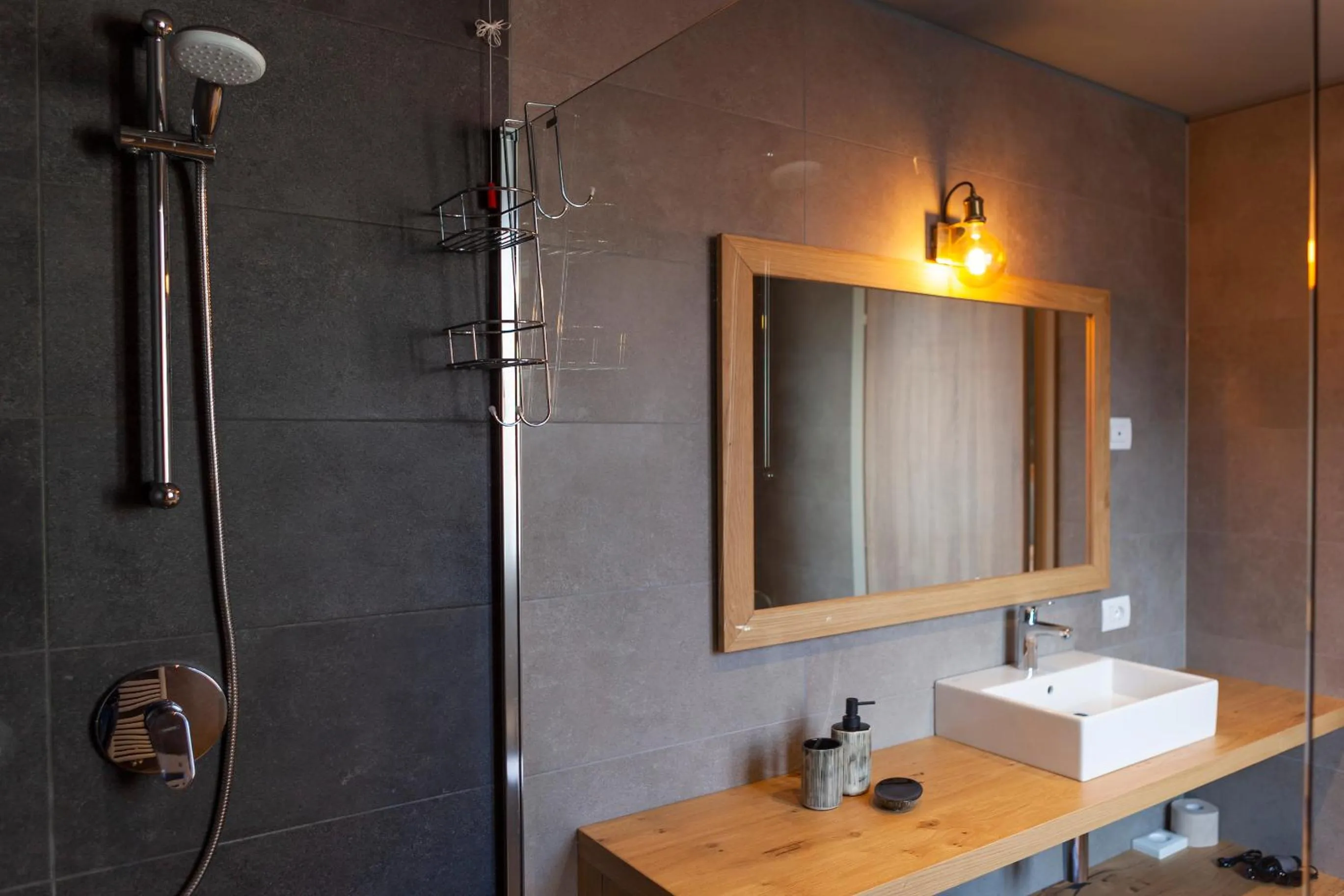 Shower in epOche Hotel Zanella 1889