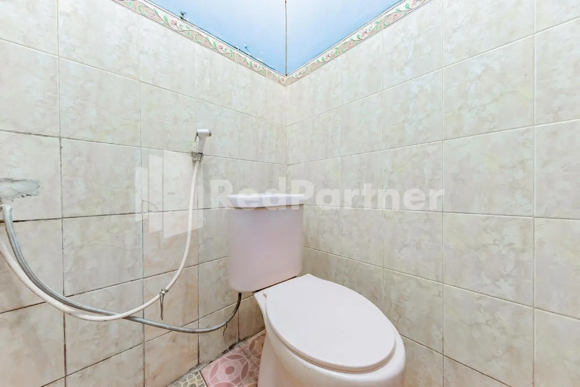 Toilet in Ana Guest House Syariah Mitra RedDoorz Toilet in Ana Guest House Syariah Mitra RedDoorz