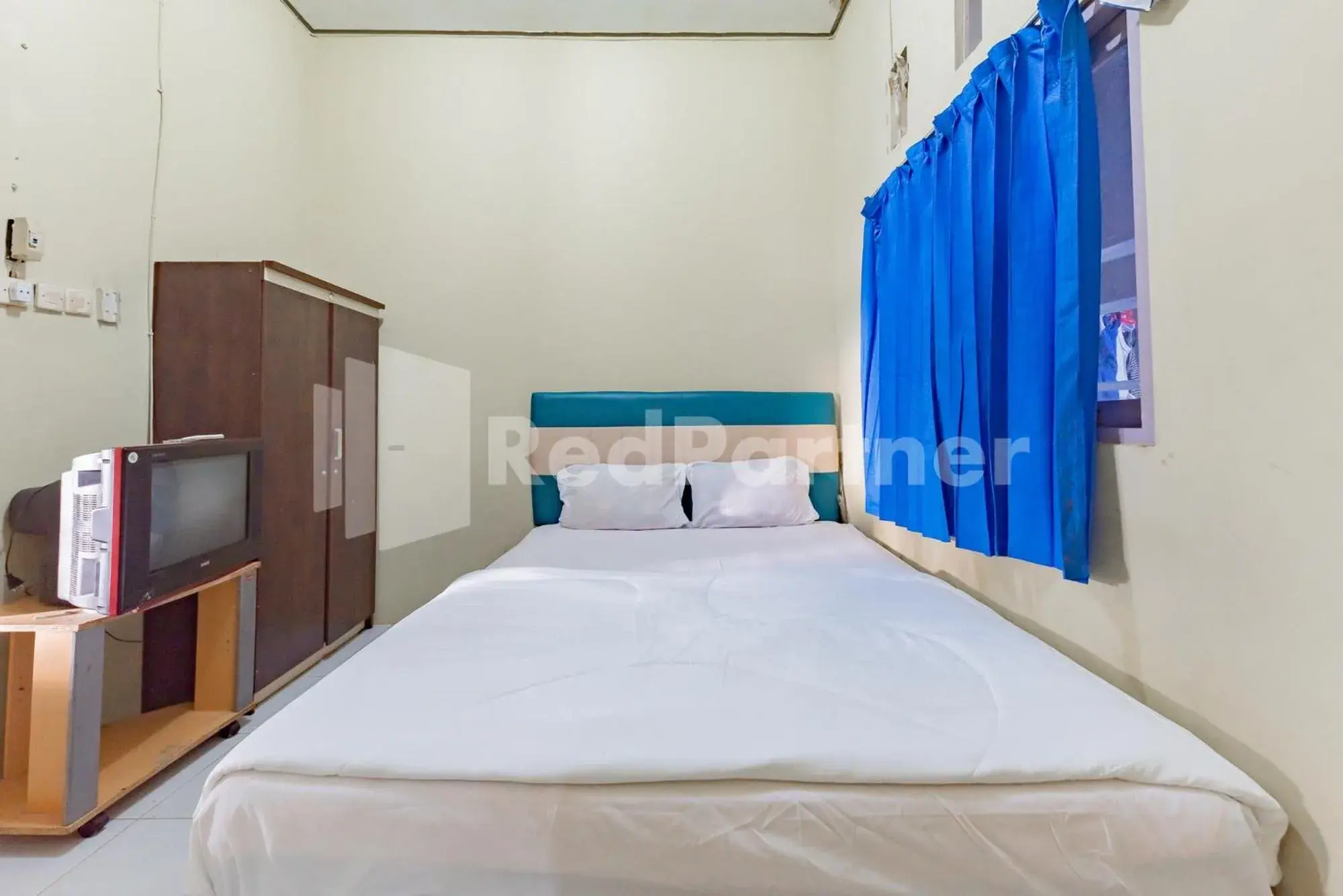Bed in Ana Guest House Syariah Mitra RedDoorz Bed in Ana Guest House Syariah Mitra RedDoorz