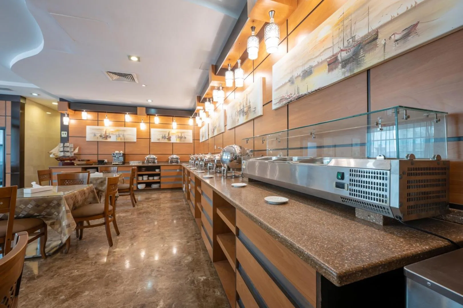 Restaurant/places to eat in Pearl Swiss Hotel