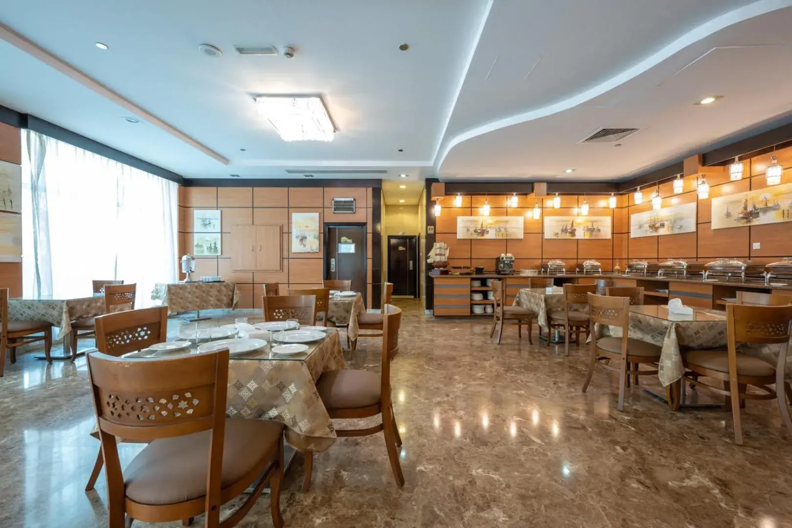 Restaurant/places to eat in Pearl Swiss Hotel Restaurant/places to eat in Pearl Swiss Hotel