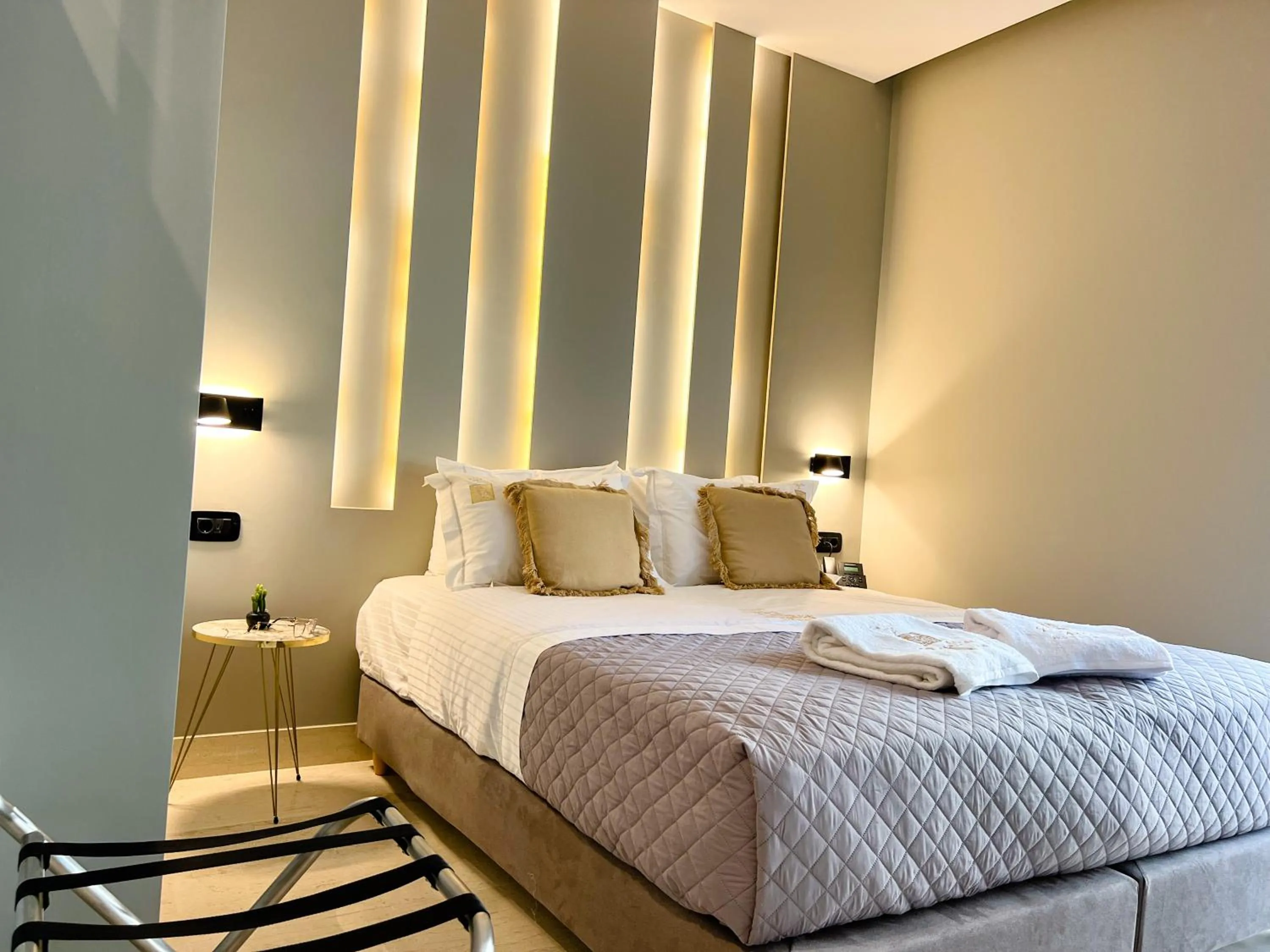 Bed in Royalty Suites Psyrri