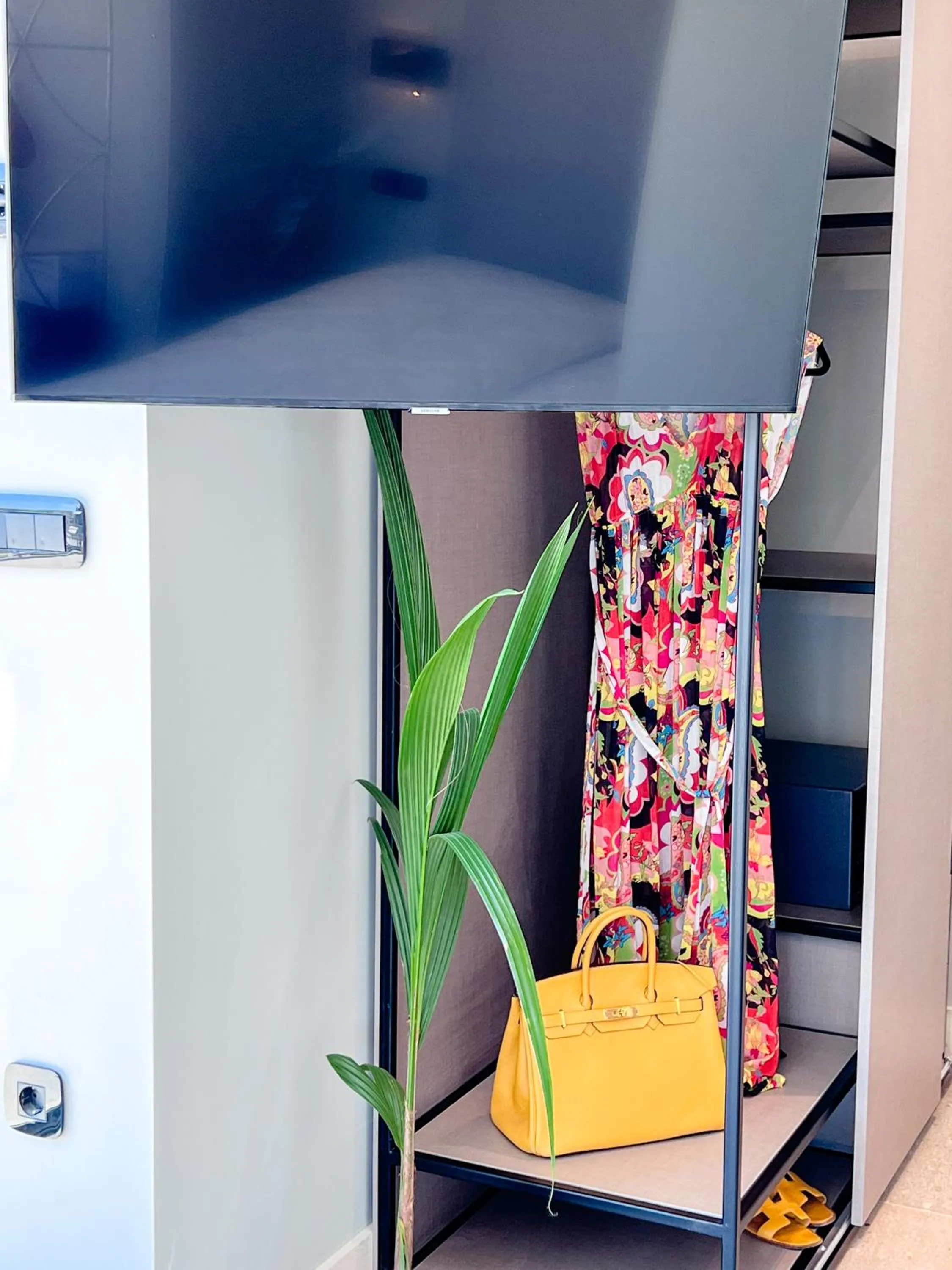 TV and multimedia in Royalty Suites Psyrri