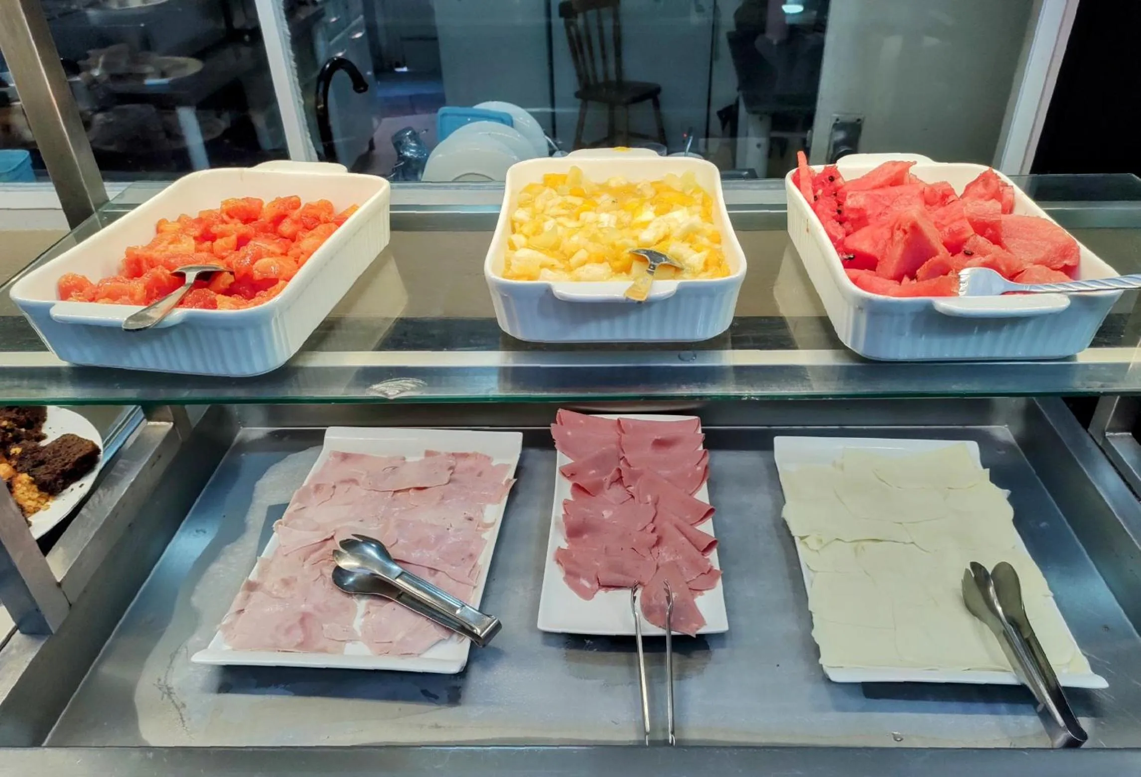 Restaurant/places to eat in Novohotel Express