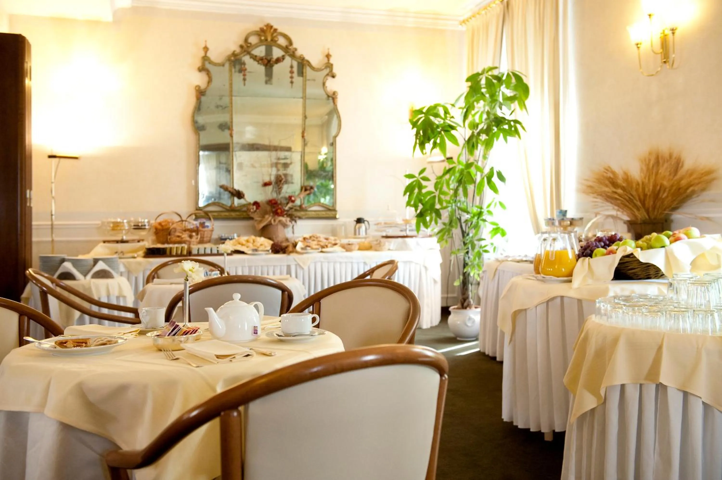 Restaurant/places to eat in Grand Hotel Bastiani