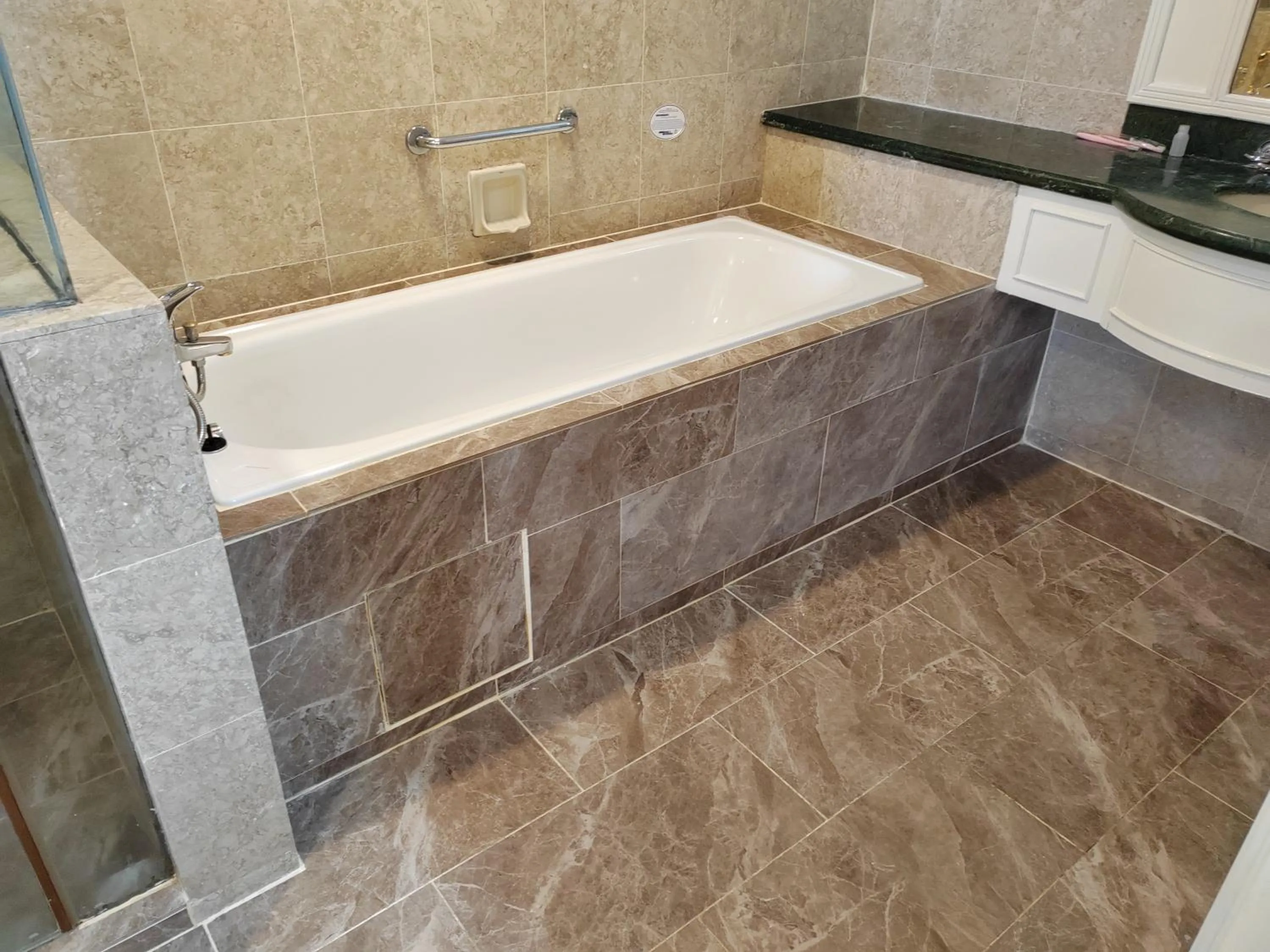 Bath in Kl landmark apartment at berjay Times square