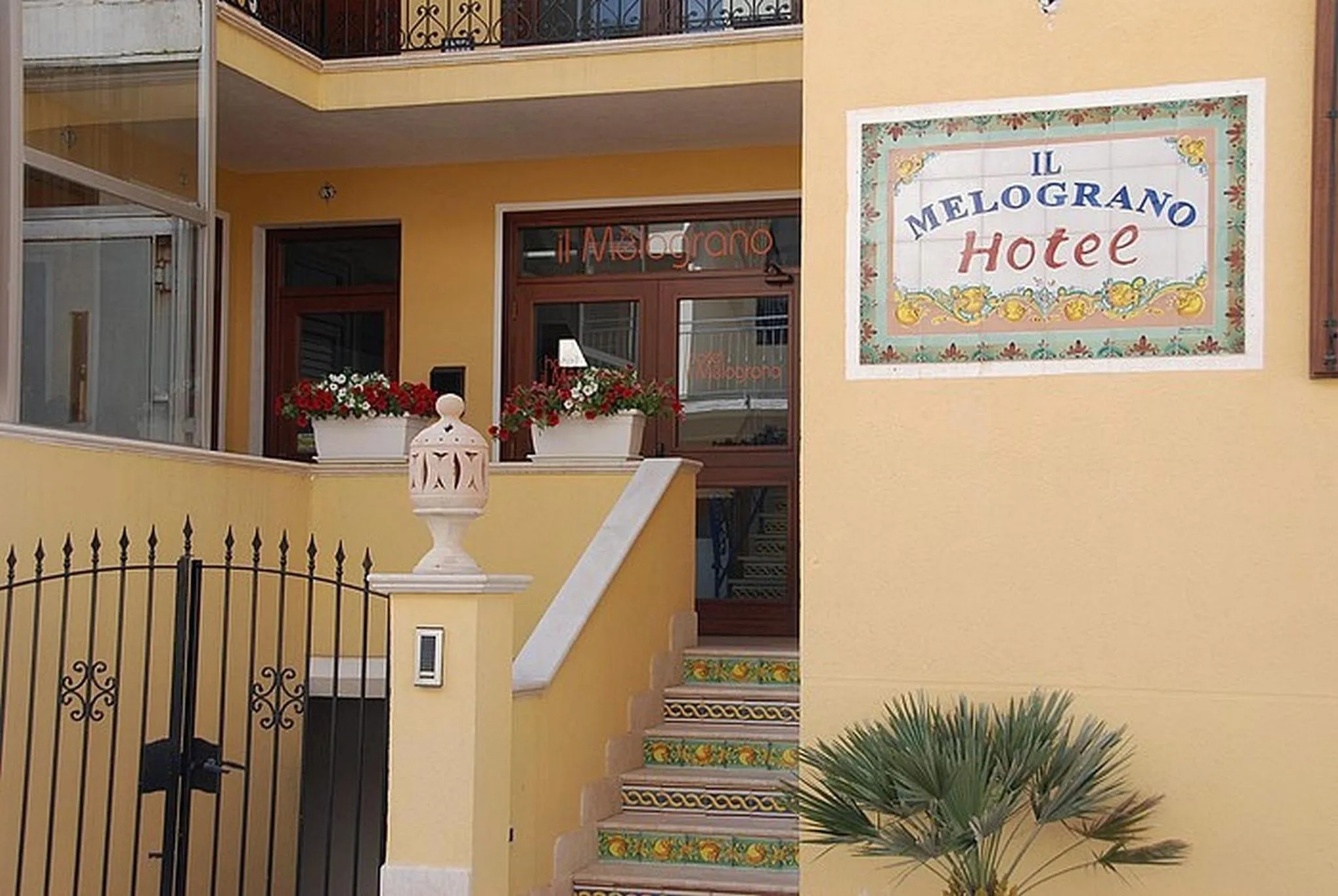 Facade/entrance in Hotel Il Melograno