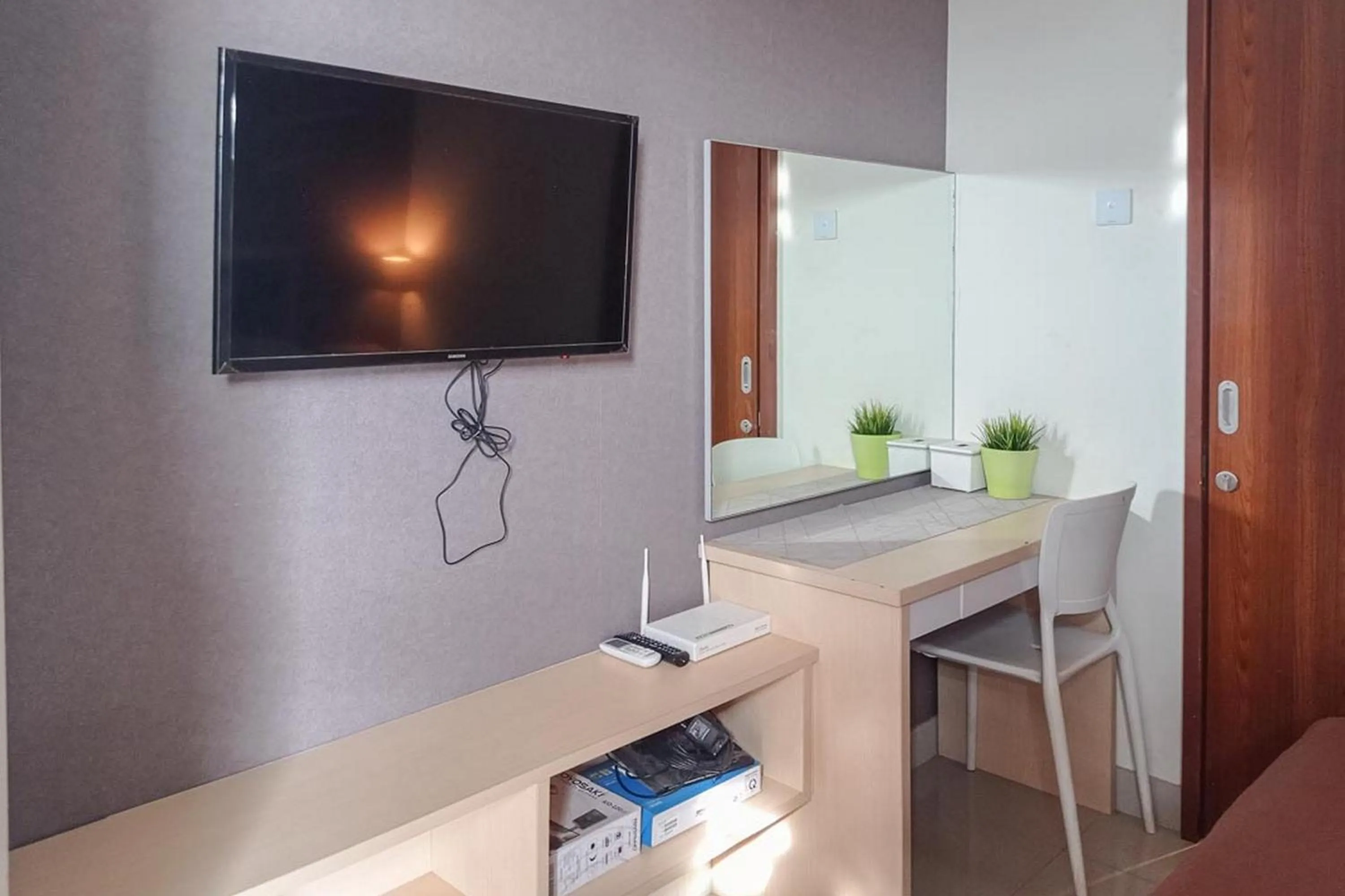 TV and multimedia in RedLiving Apartemen Grand Kamala Lagoon - Pekayon Tower Barclay North